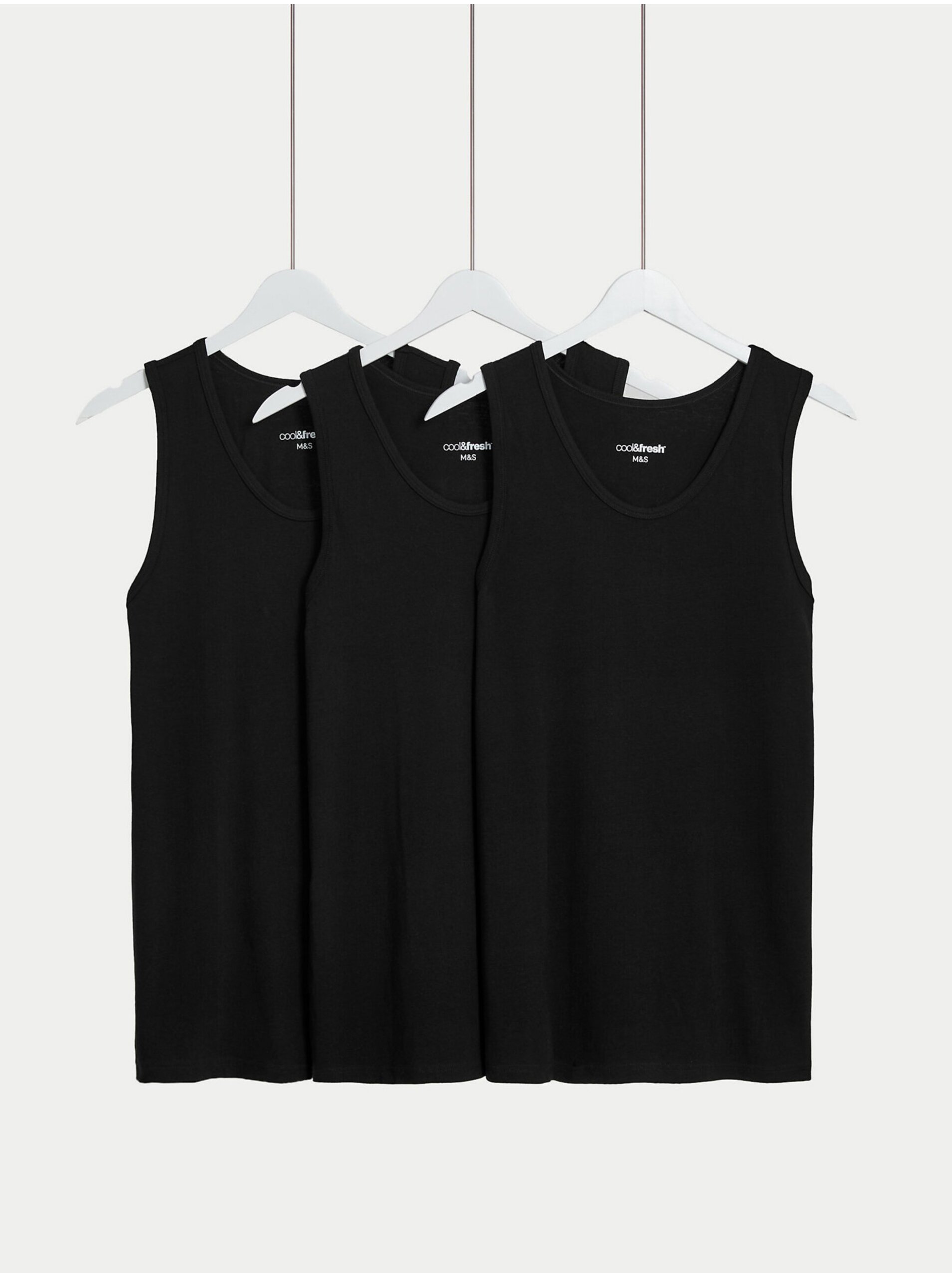 Lacno Sada troch pánskych basic tielok v čiernej farbe s technológiou Cool&Fresh™ Marks & Spencer