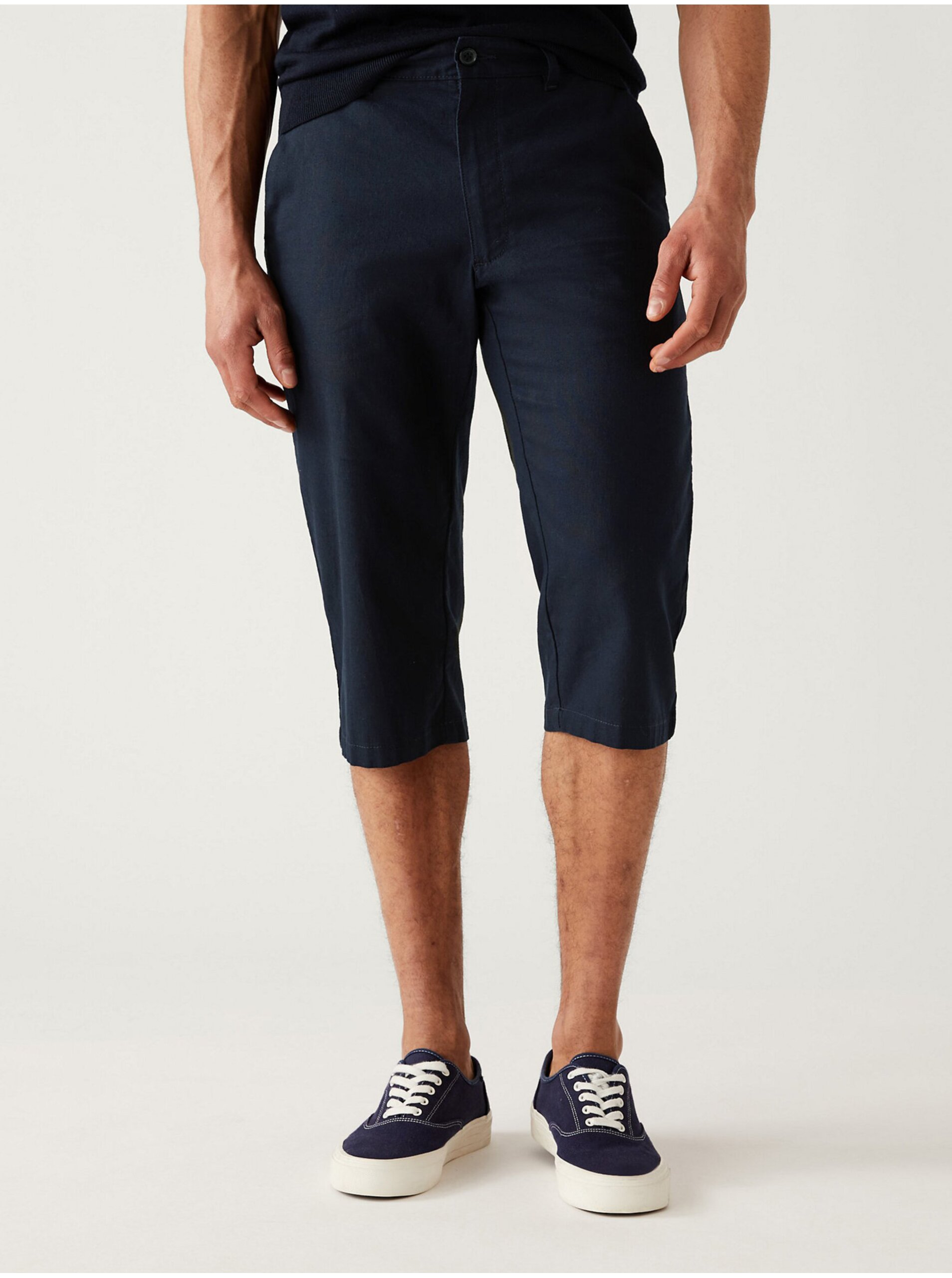 E-shop Tmavě modré pánské 3/4 kalhoty s příměsí lnu Marks & Spencer