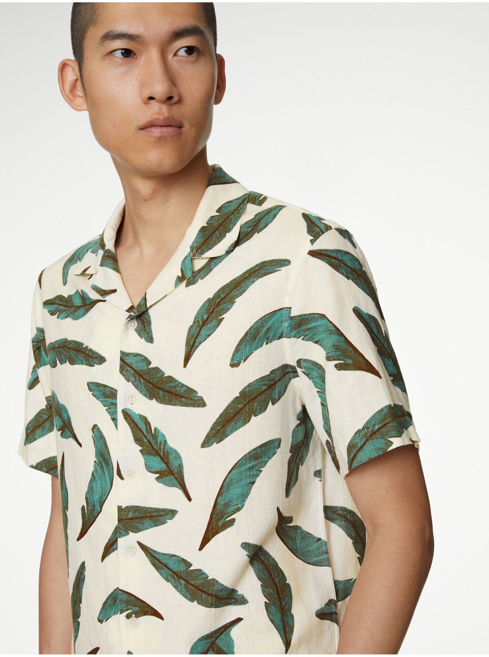 Levně Krémová pánská vzorovaná košile s příměsí lnu Marks & Spencer
