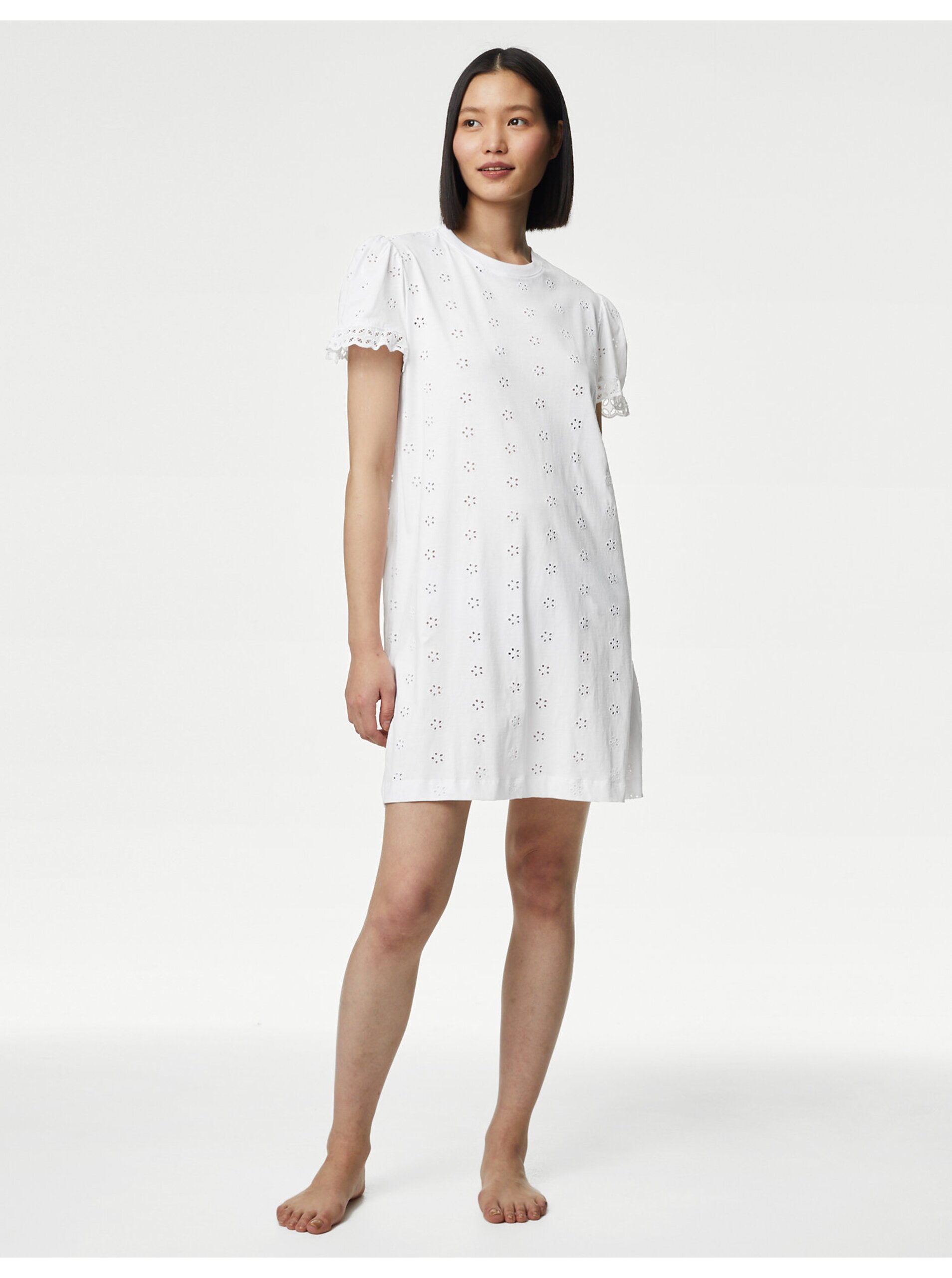Levně Bílá dámská noční košile s výšivkou Marks & Spencer