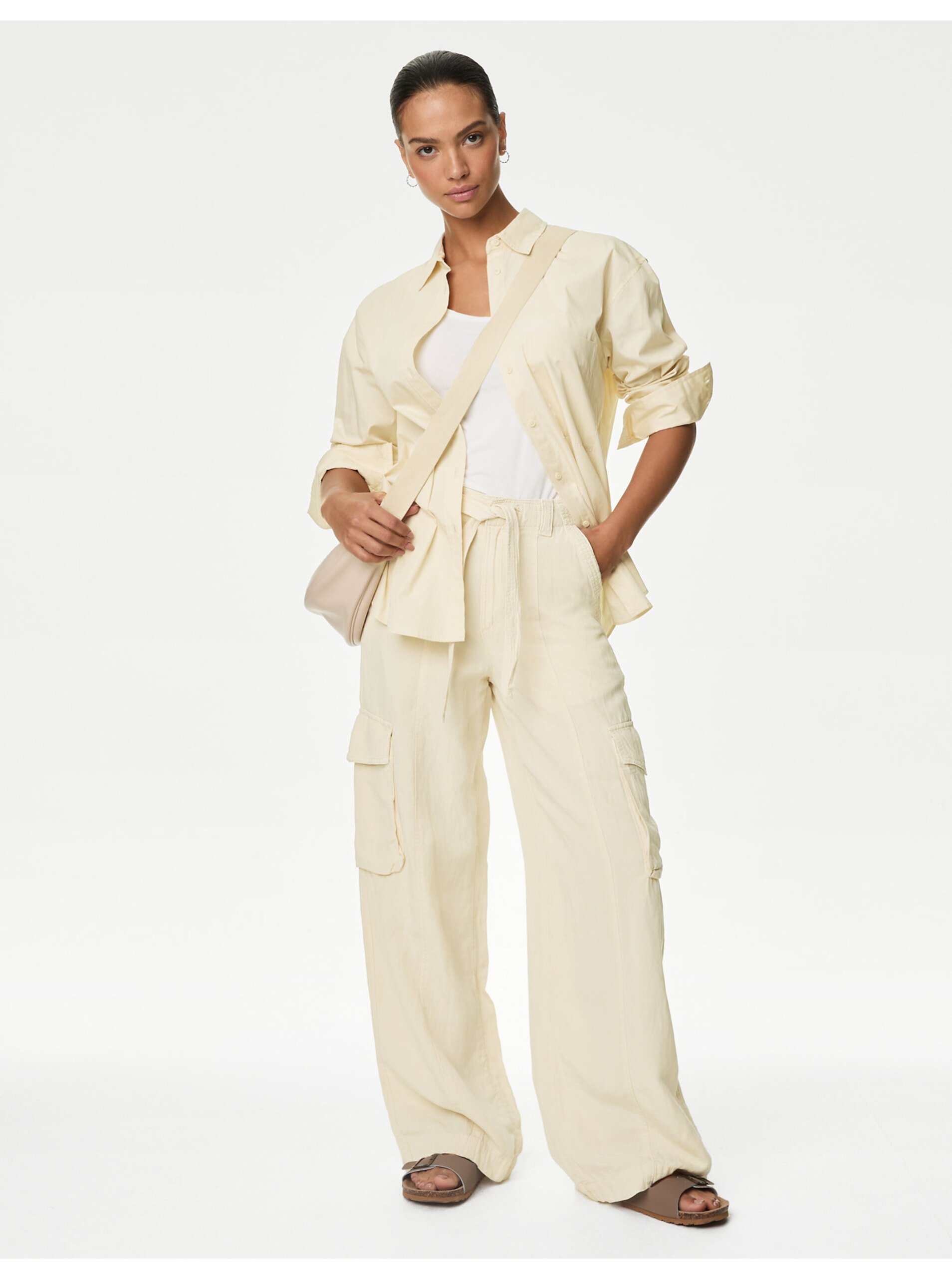 E-shop Krémové dámské kalhoty se širokými nohavicemi Marks & Spencer