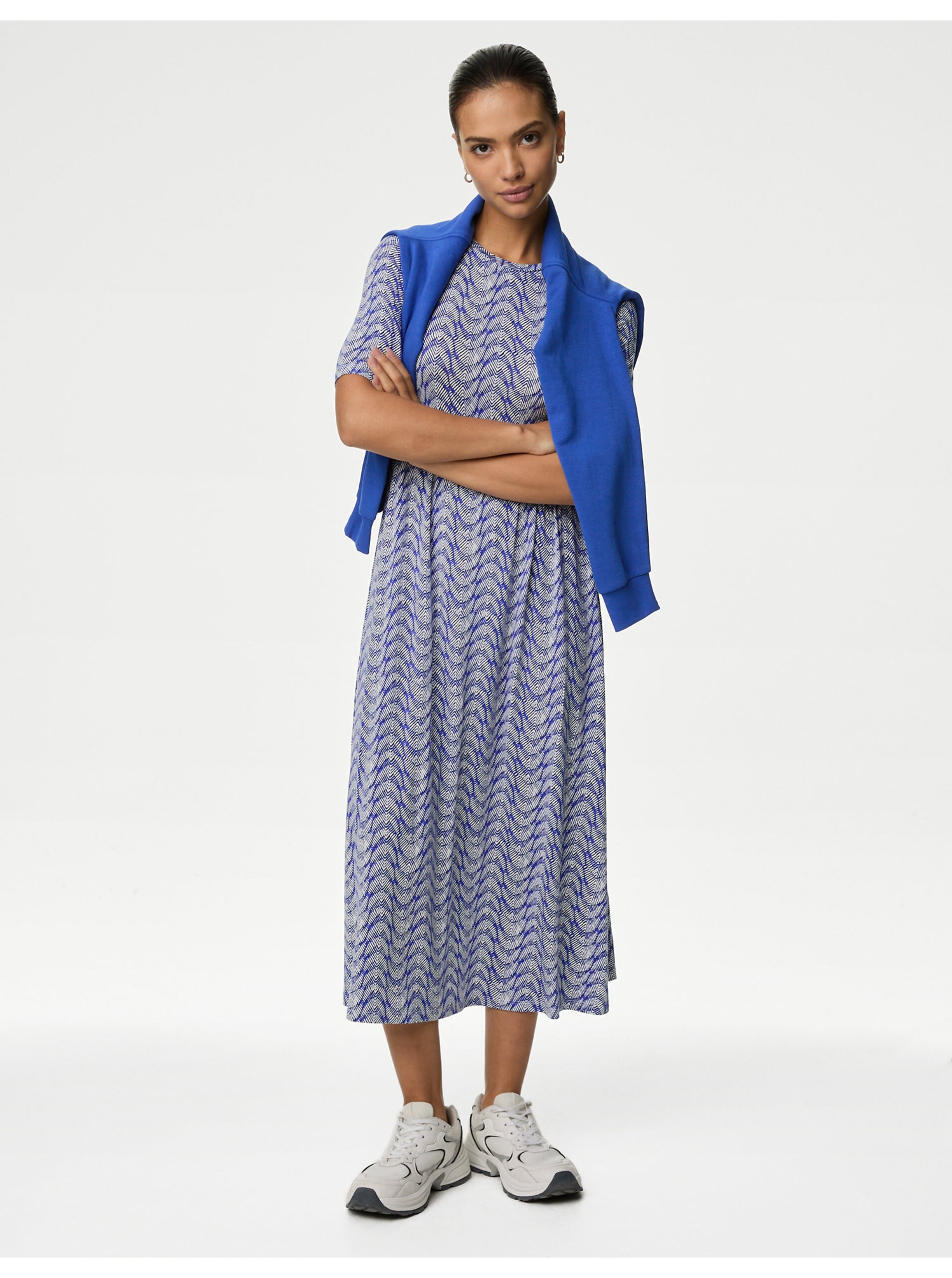 E-shop Modré dámské vzorované žerzejové midi šaty Marks & Spencer