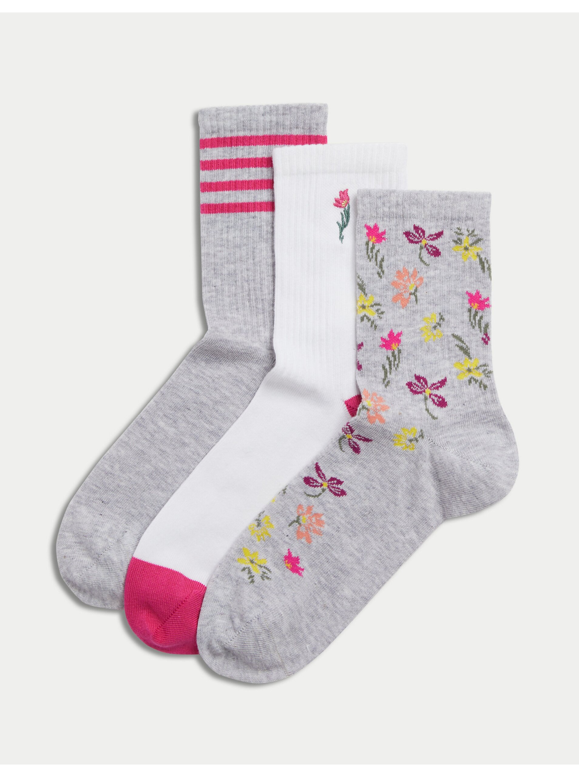 Sada tří párů dámských ponožek v šedé, bílé a růžové barvě Marks & Spencer