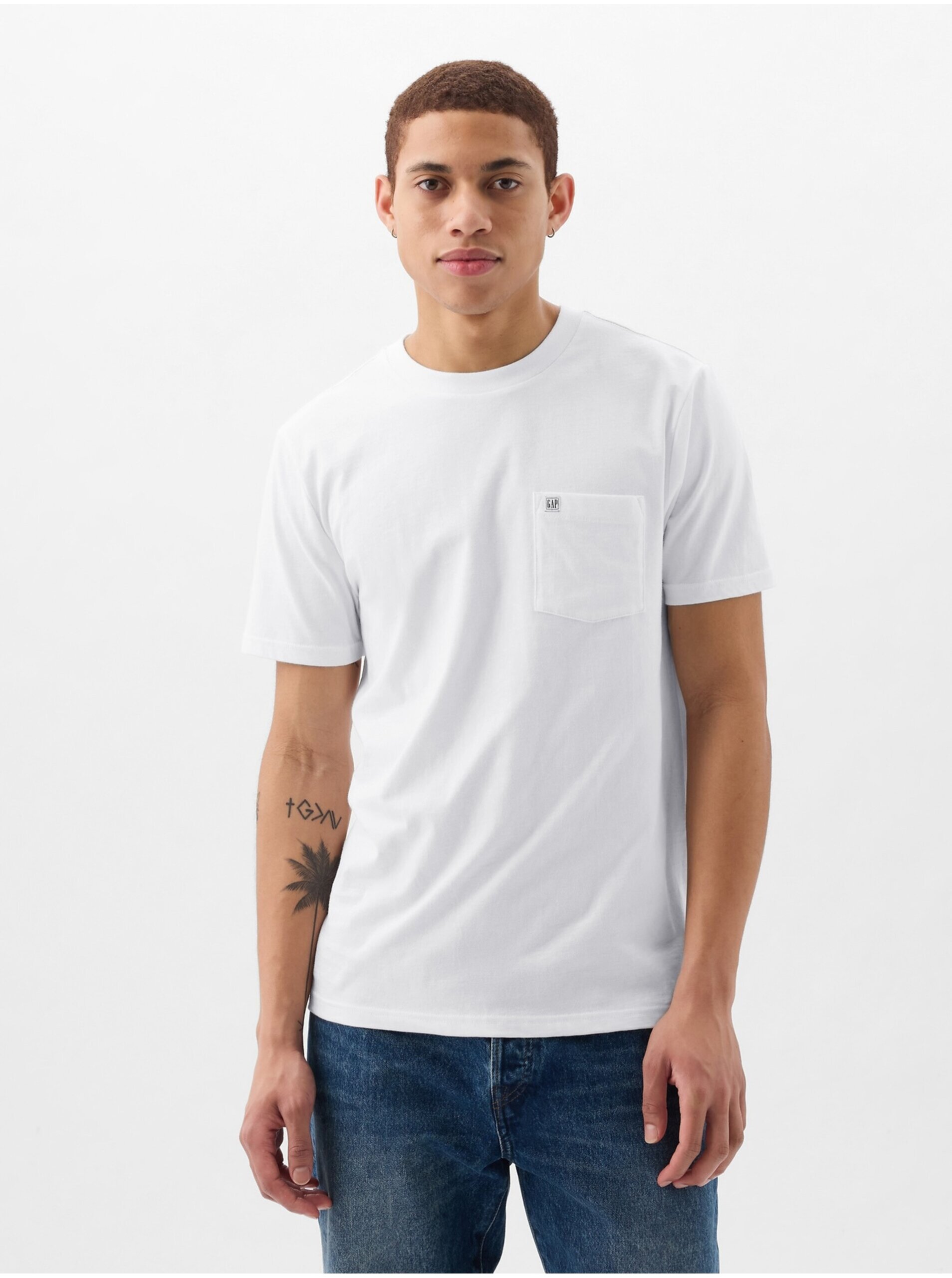 Lacno Biele pánske tričko s vreckom GAP