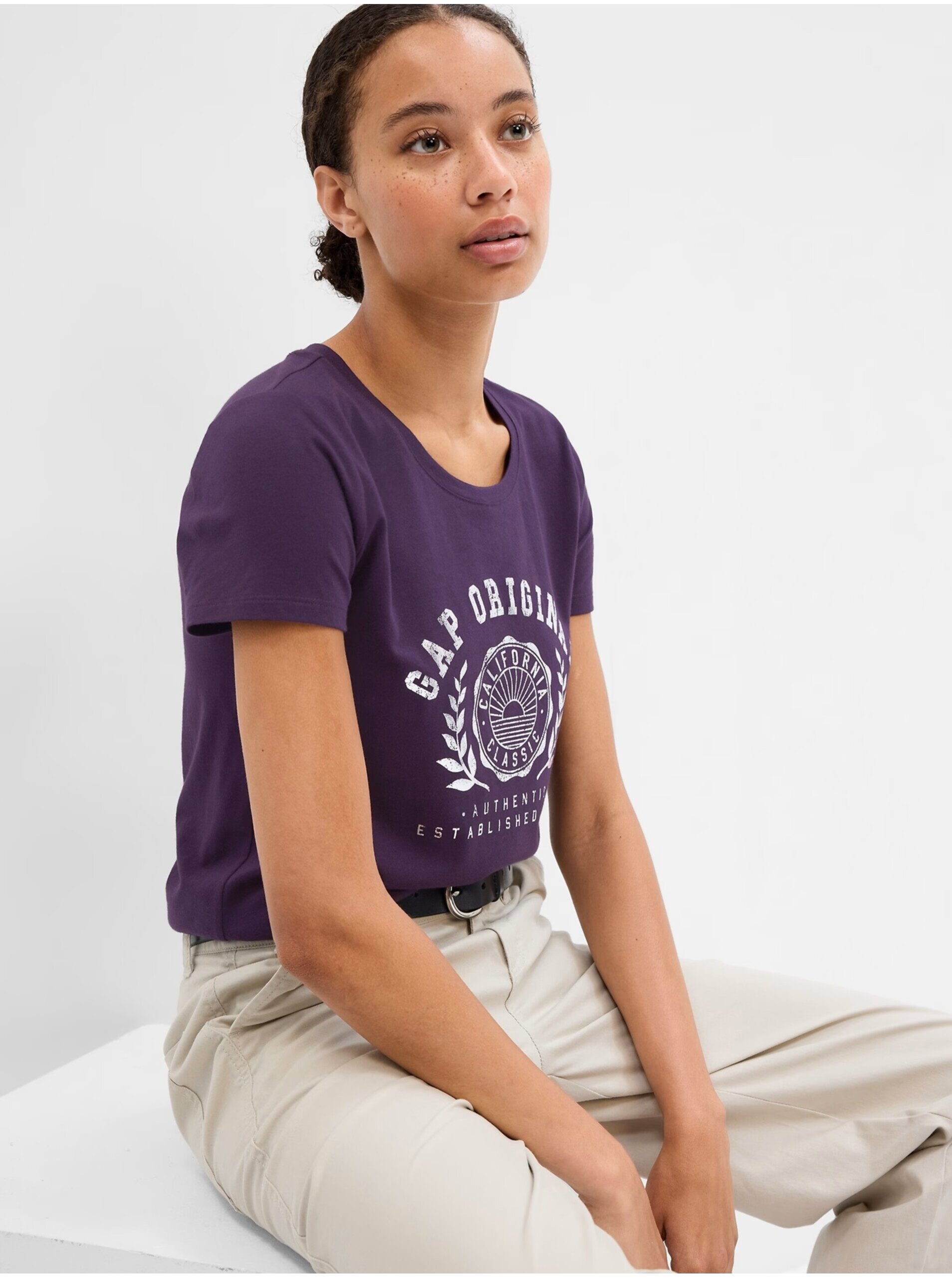 Levně Tmavě fialové dámské tričko GAP