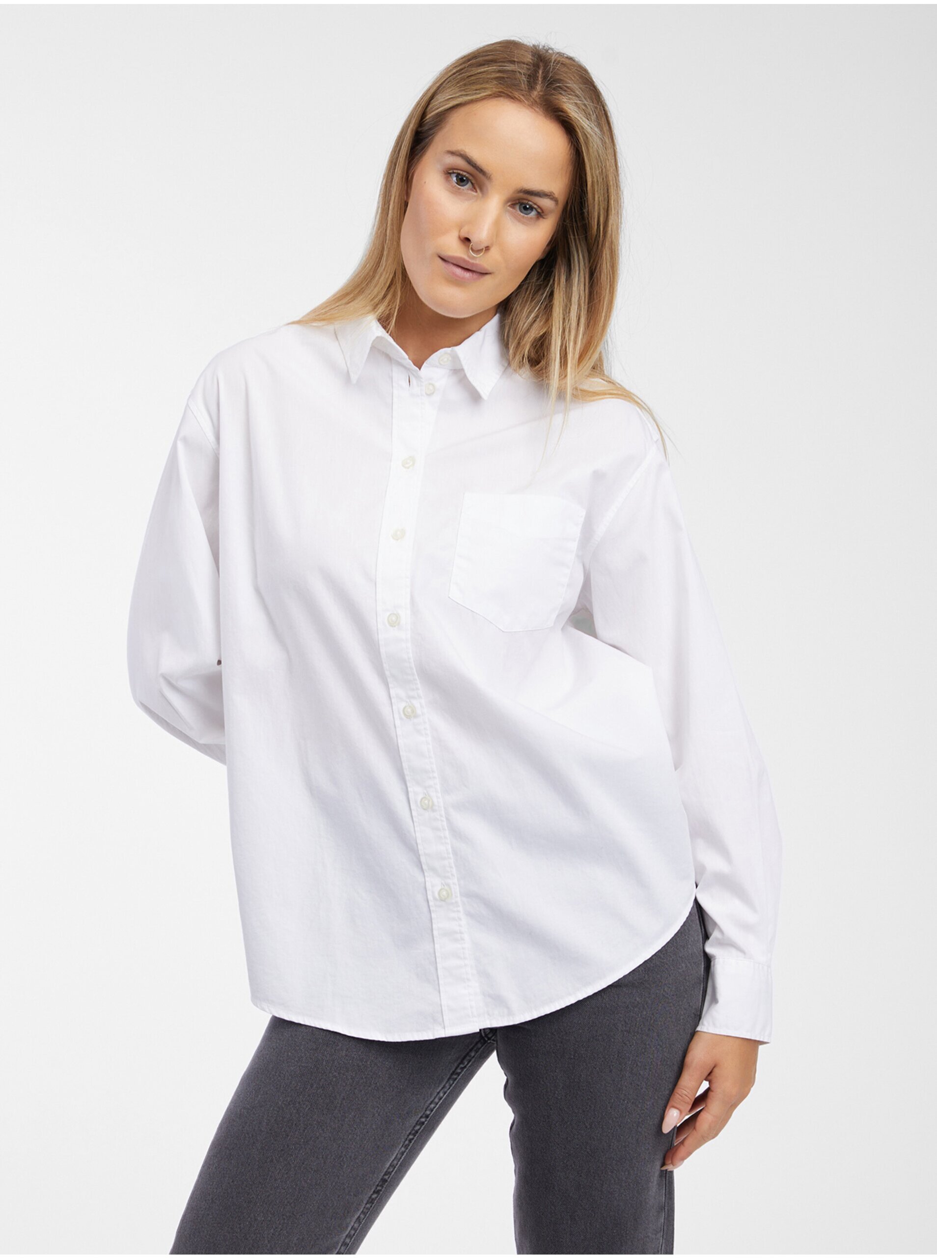 E-shop Bílá dámská košile GAP
