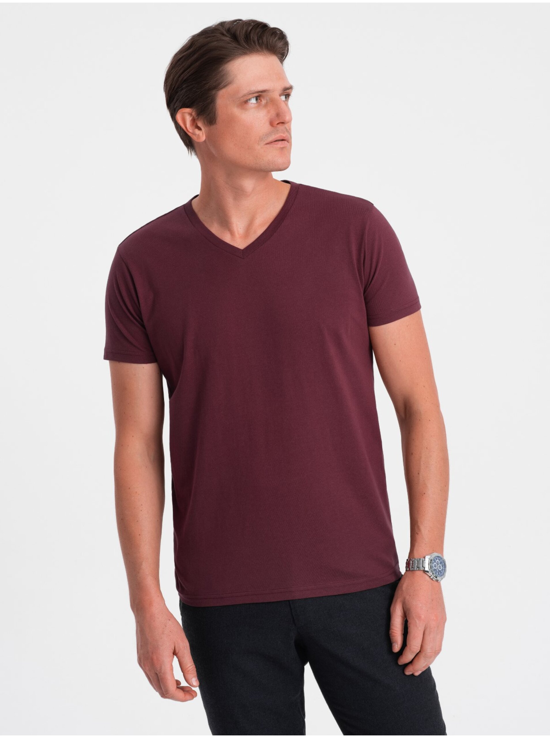 Levně Vínové pánské basic tričko s véčkovým výstřihem Ombre Clothing