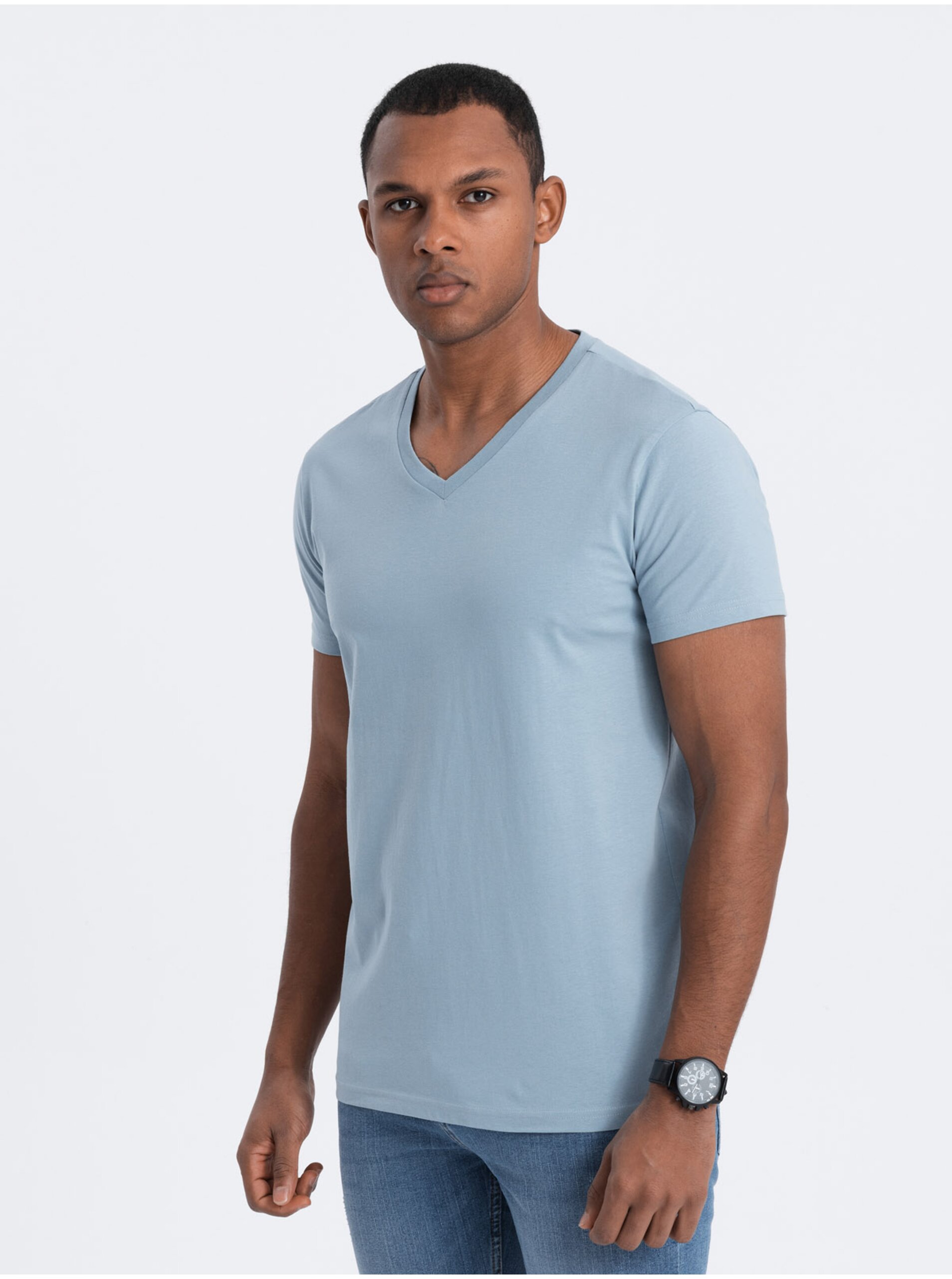 Světle modré pánské basic tričko s véčkovým výstřihem Ombre Clothing