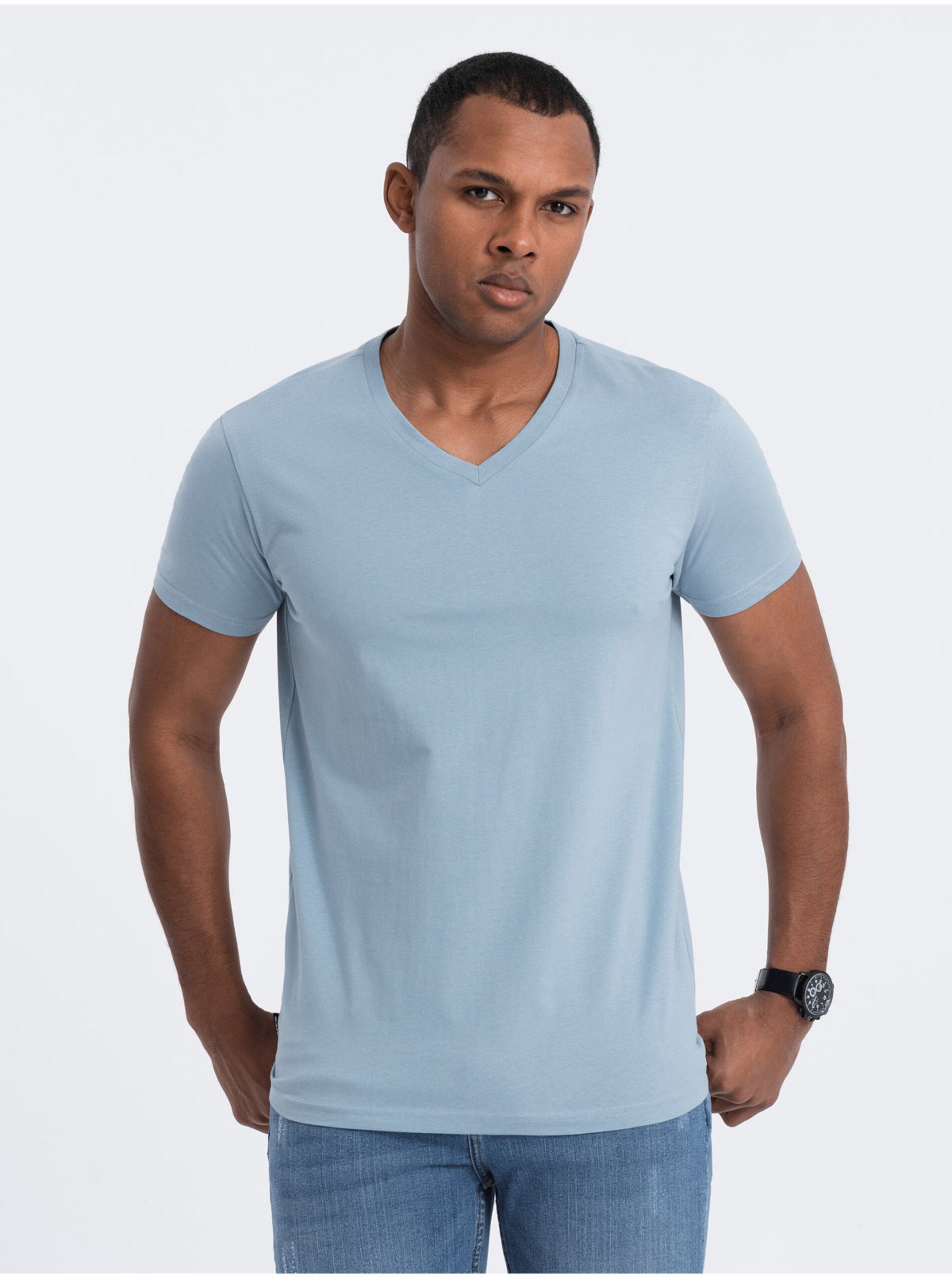 Levně Světle modré pánské basic tričko s véčkovým výstřihem Ombre Clothing