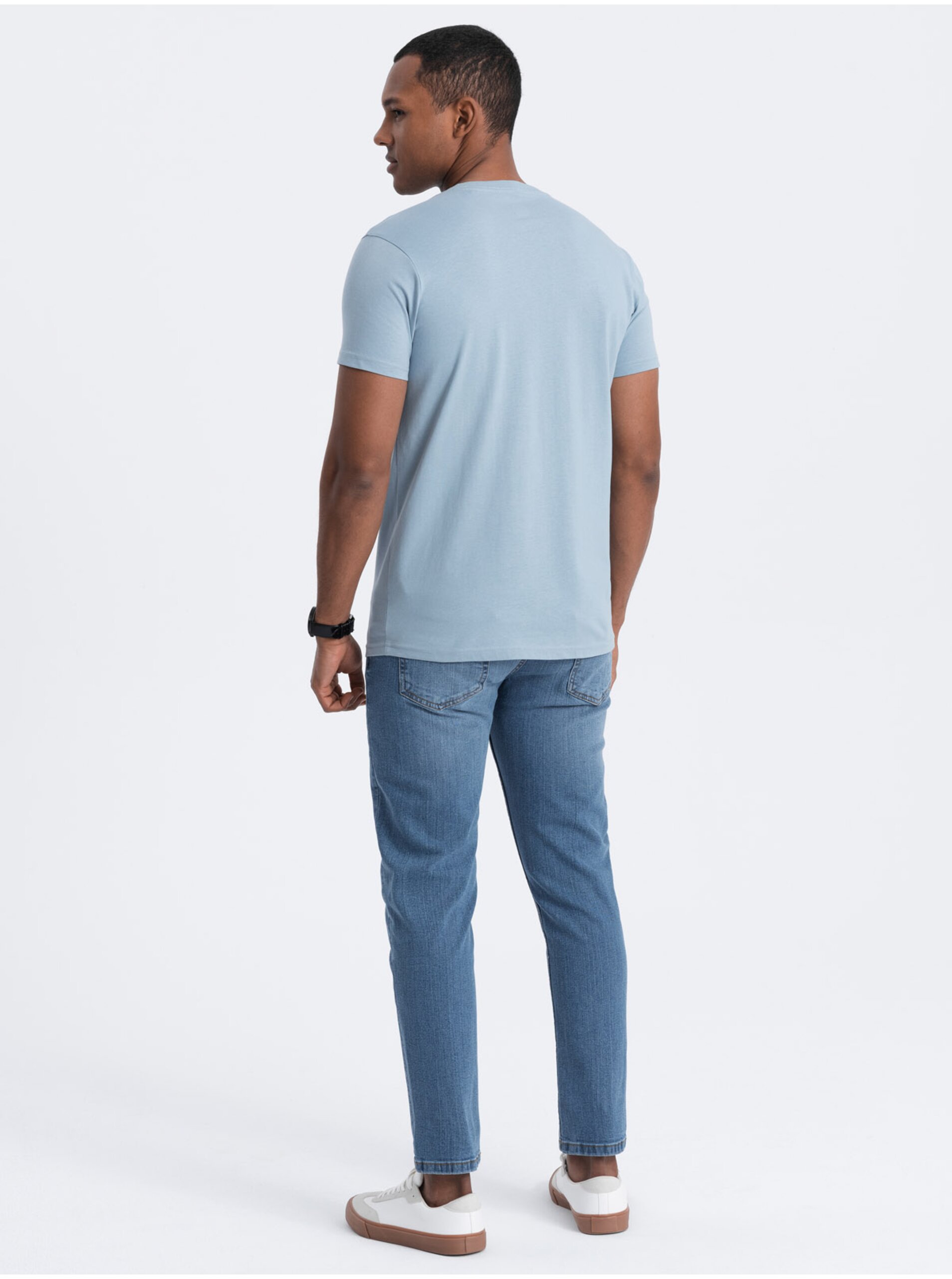 Světle modré pánské basic tričko s véčkovým výstřihem Ombre Clothing