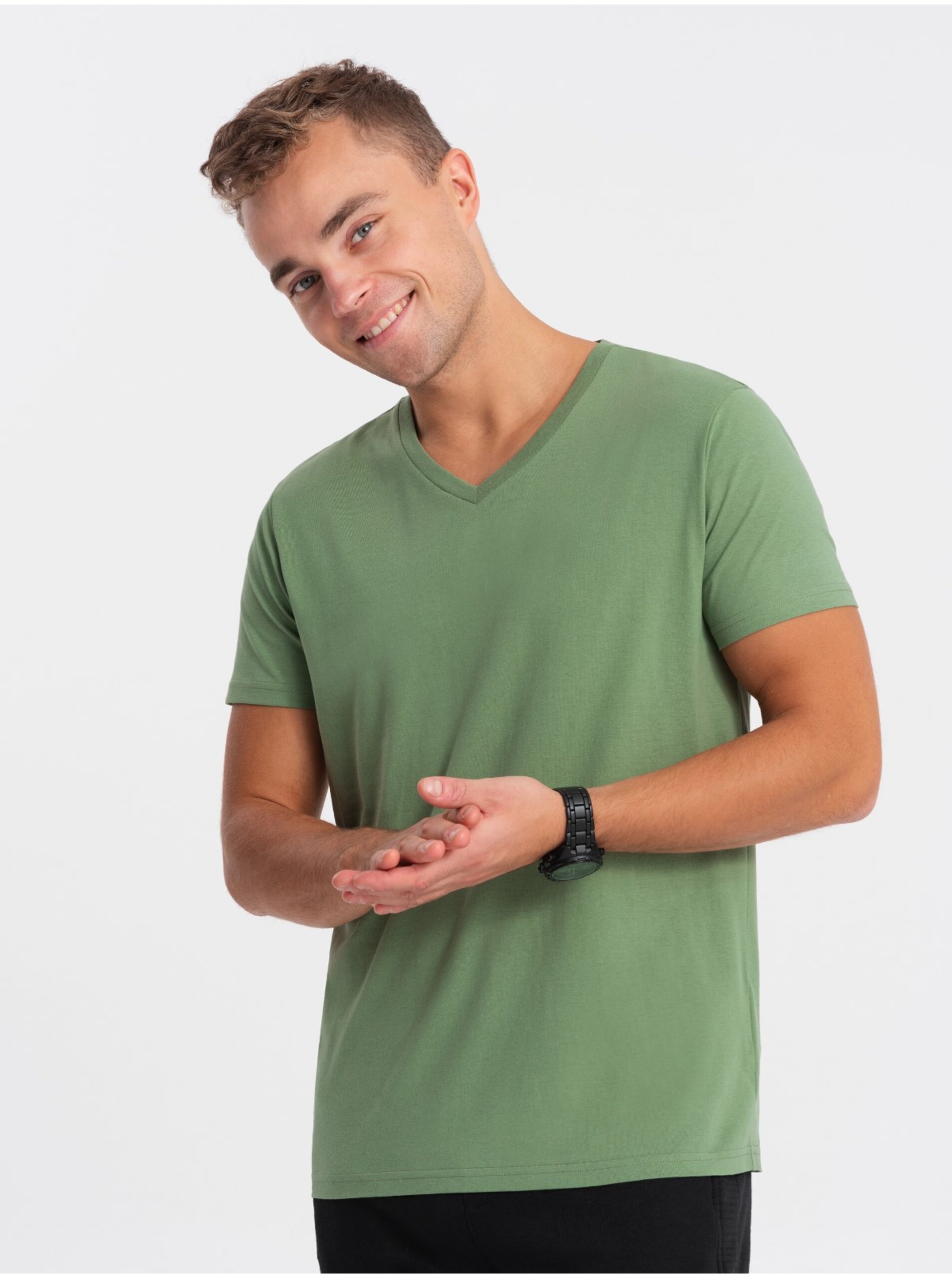 Lacno Zelené pánske basic tričko s véčkovým výstrihom Ombre Clothing