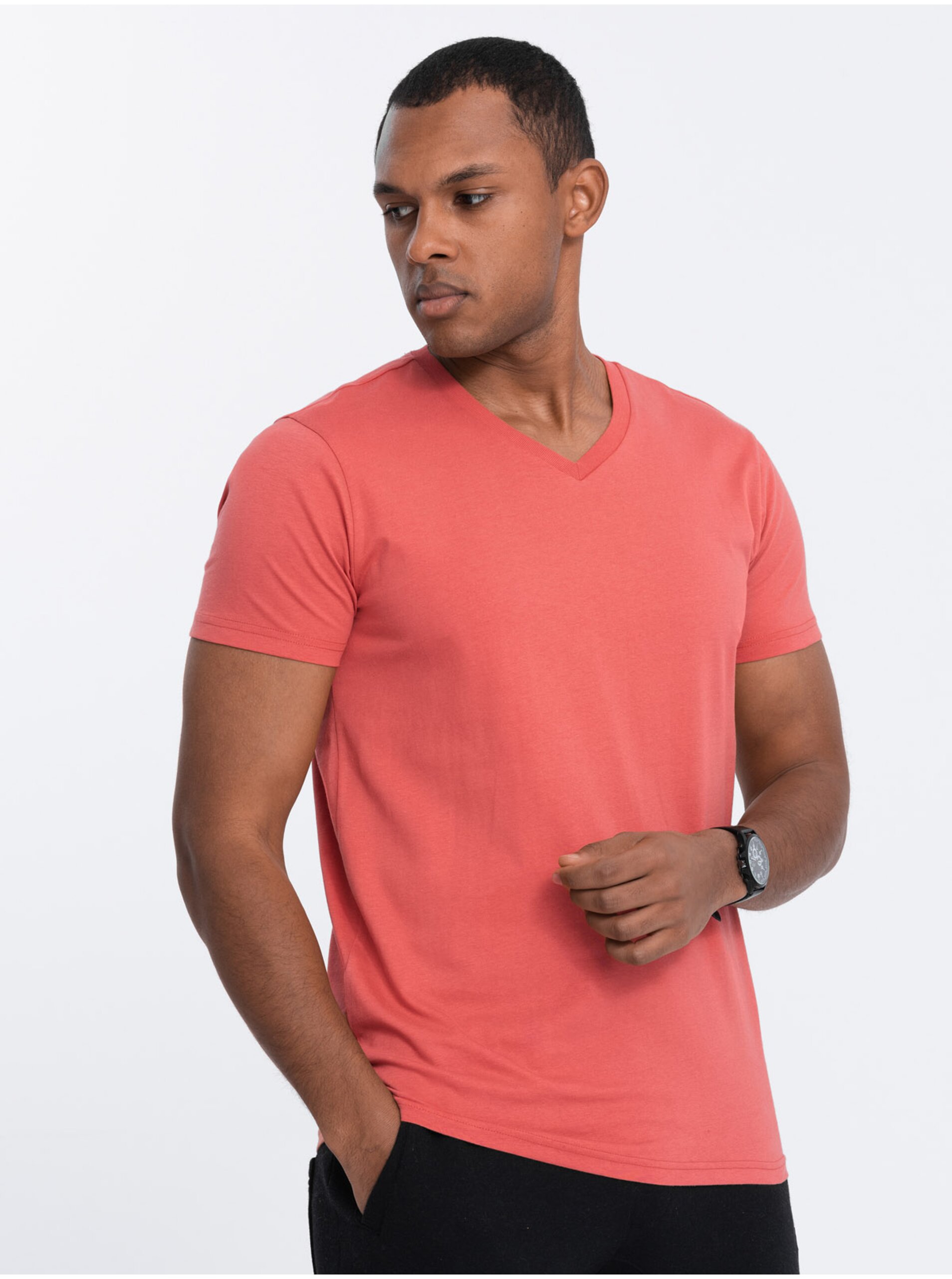 Levně Korálové pánské basic tričko s véčkovým výstřihem Ombre Clothing