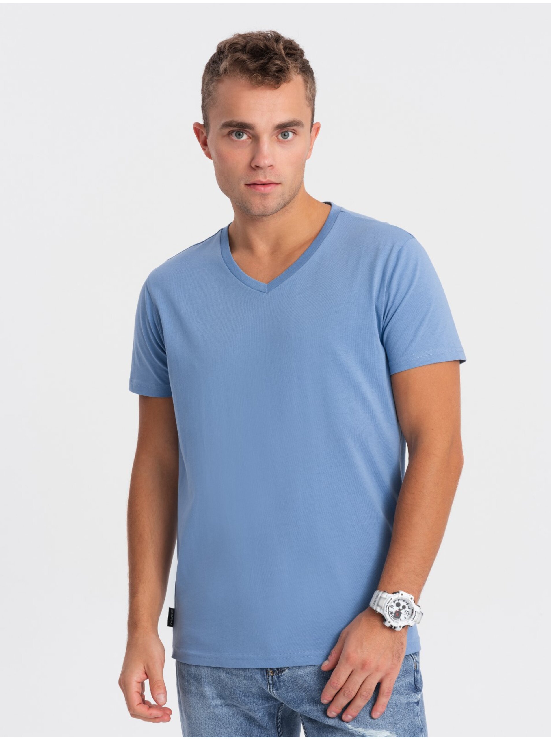 Levně Modré pánské basic tričko s véčkovým výstřihem Ombre Clothing