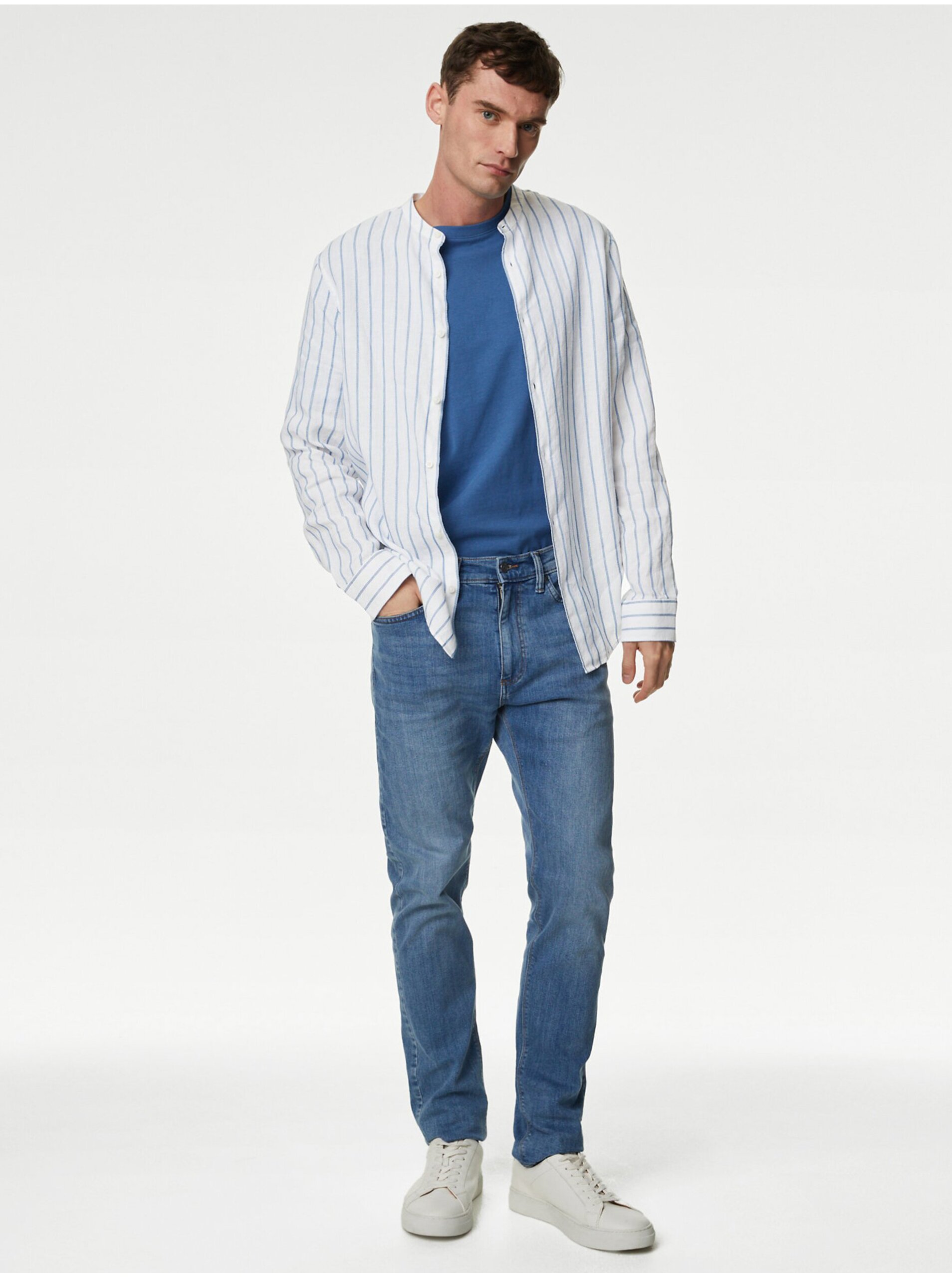 Levně Modro-bílá pánská pruhovaná košile s příměsí lnu Marks & Spencer