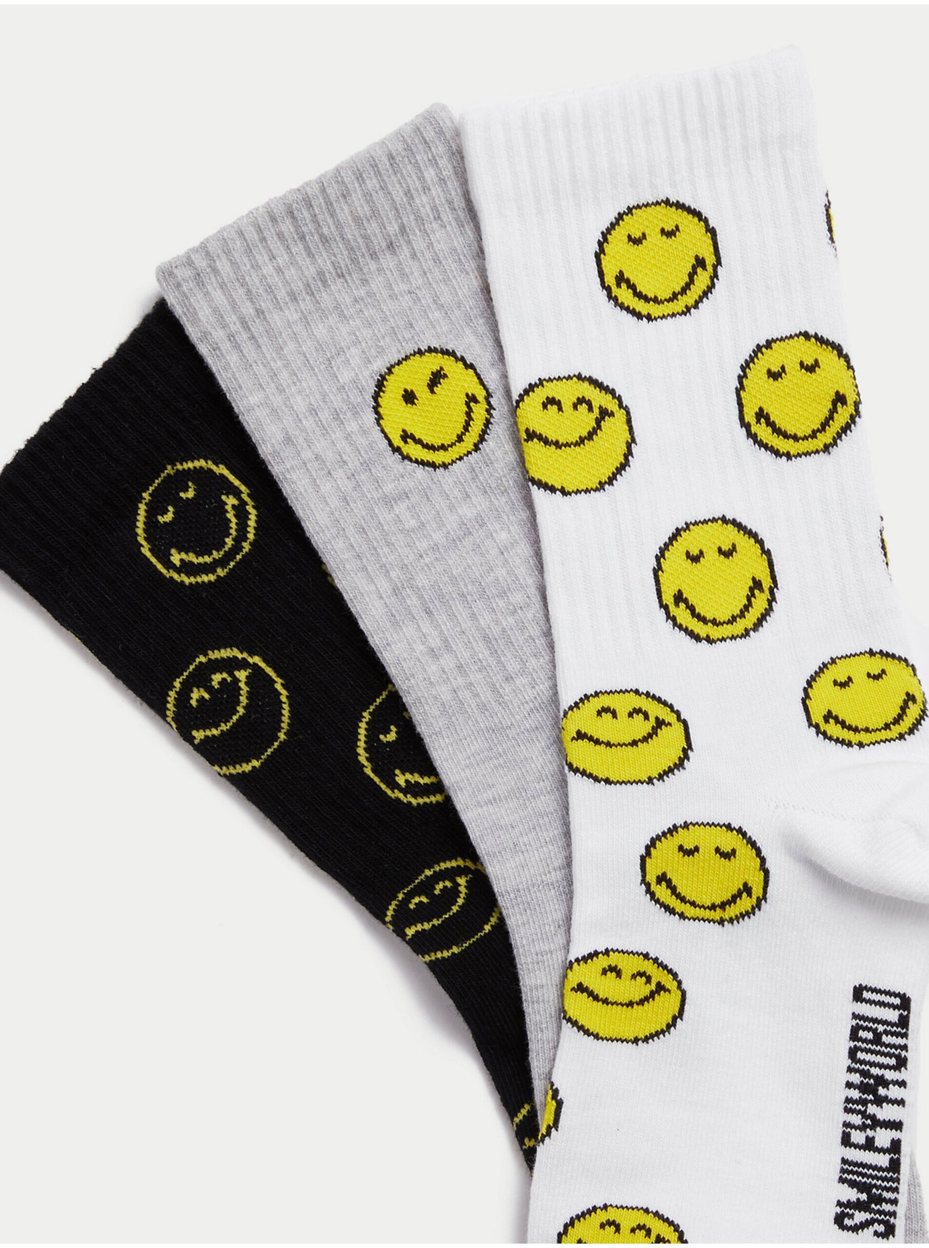 E-shop Sada tří párů dětských ponožek v bílé, šedé a černé barvě s motivem Marks & Spencer SmileyWorld®