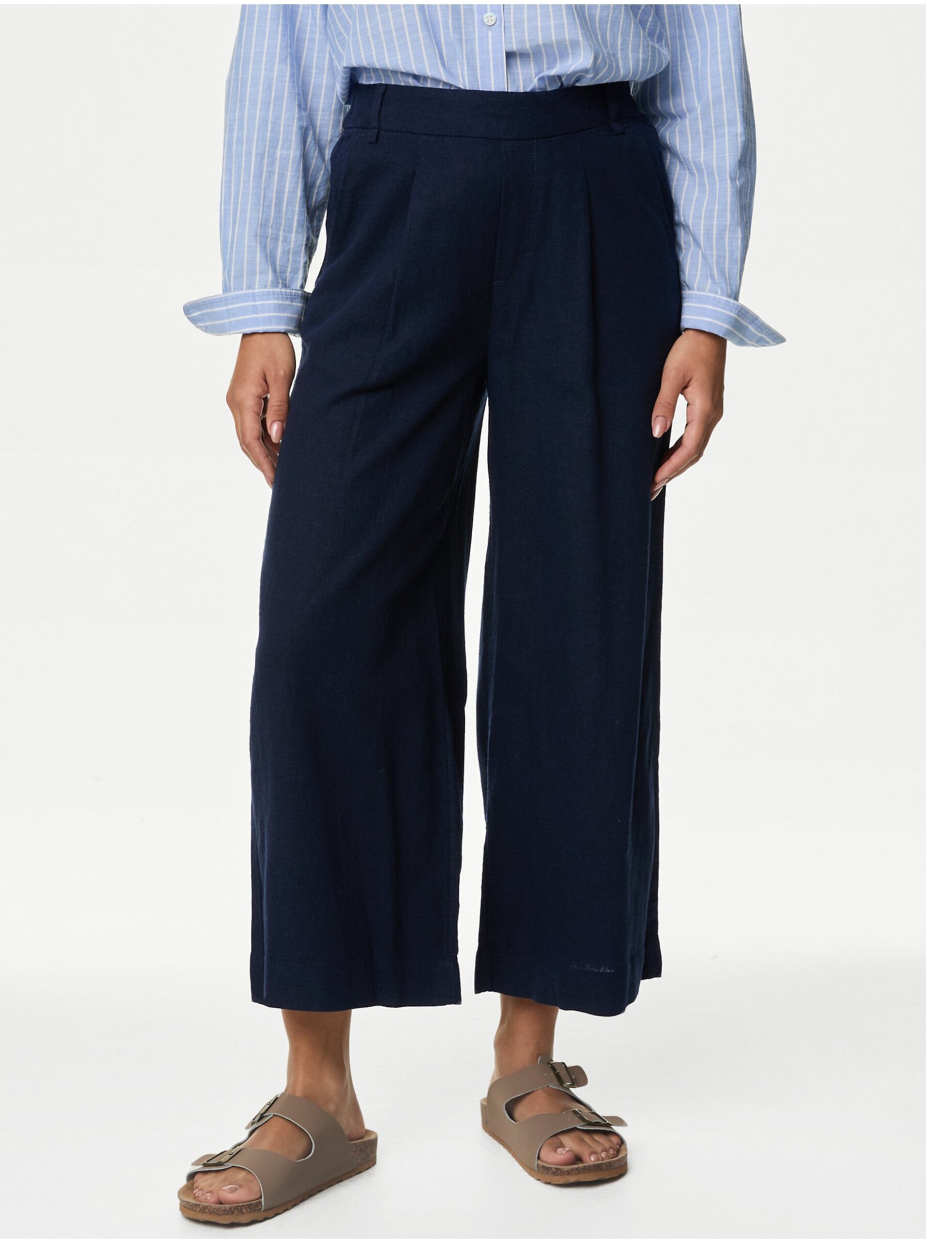 Lacno Tmavomodré dámske skrátené široké nohavice Marks & Spencer