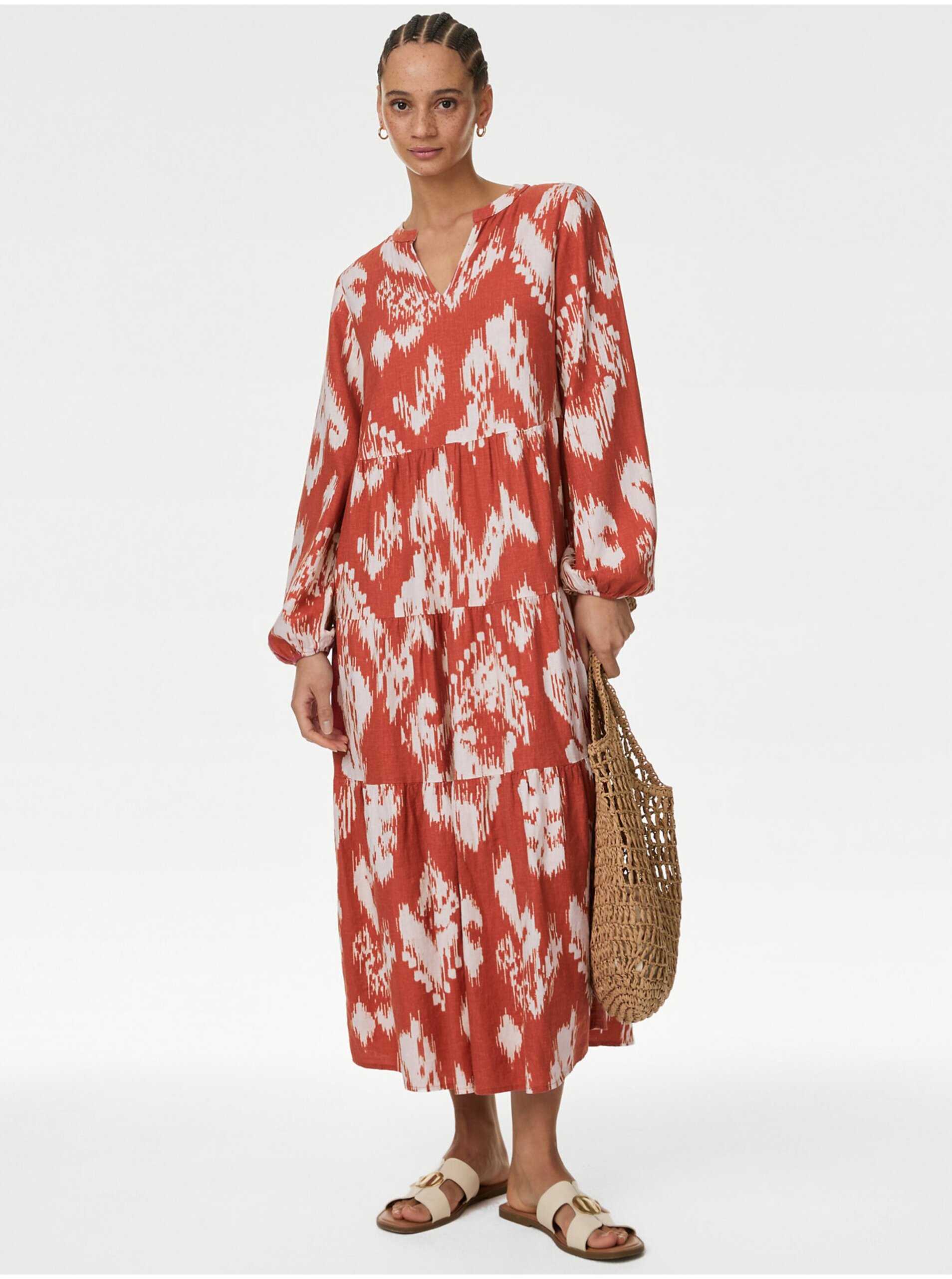 E-shop Bílo-červené dámské vzorované šaty s příměsí lnu Marks & Spencer