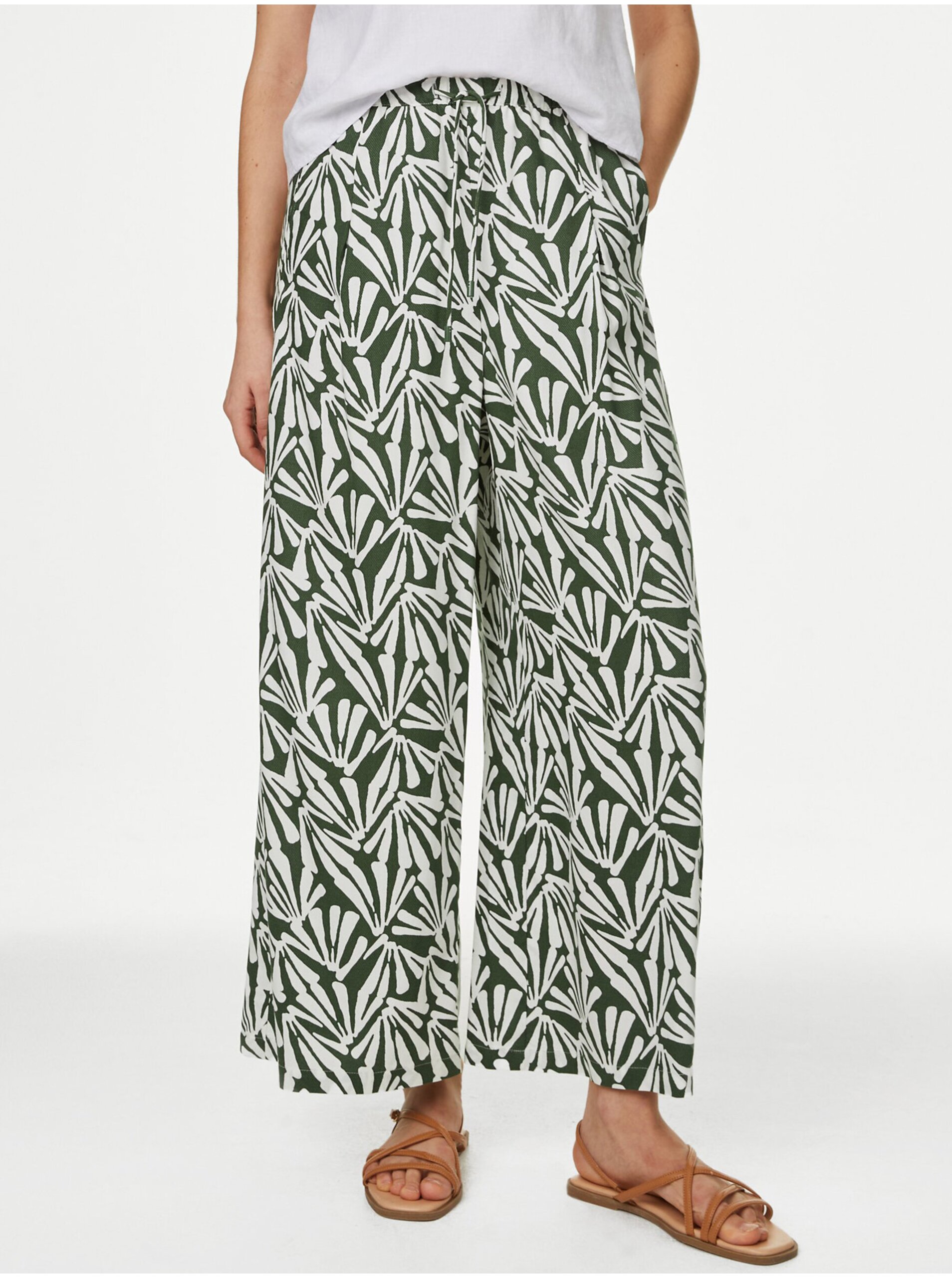 Krémovo-zelené dámské široké zkrácené kalhoty s potiskem Marks & Spencer