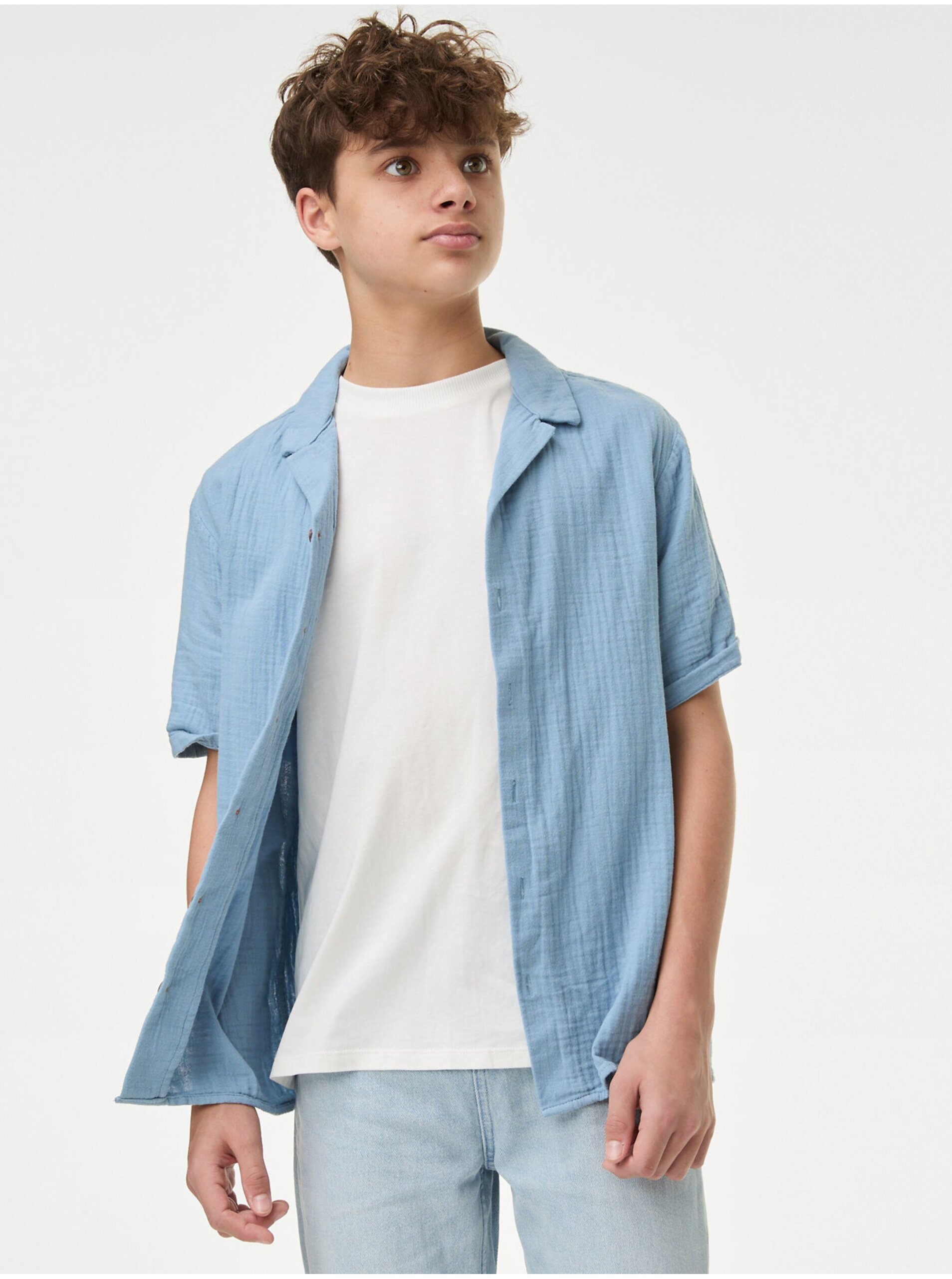 Levně Sada klučičího trička v bílé barvě a košile ve světle modré barvě Marks & Spencer