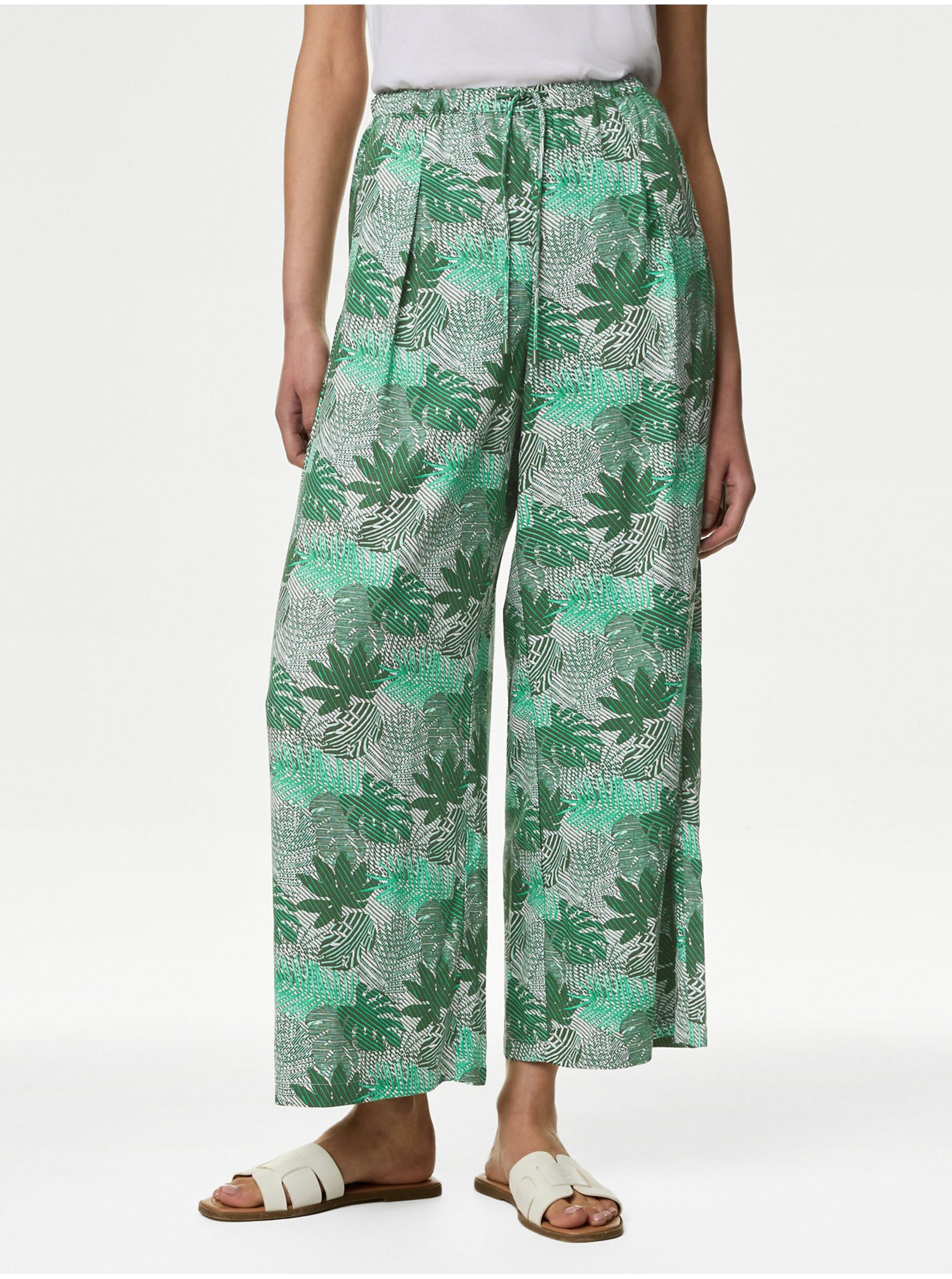 Levně Zelené dámské široké zkrácené kalhoty s potiskem Marks & Spencer