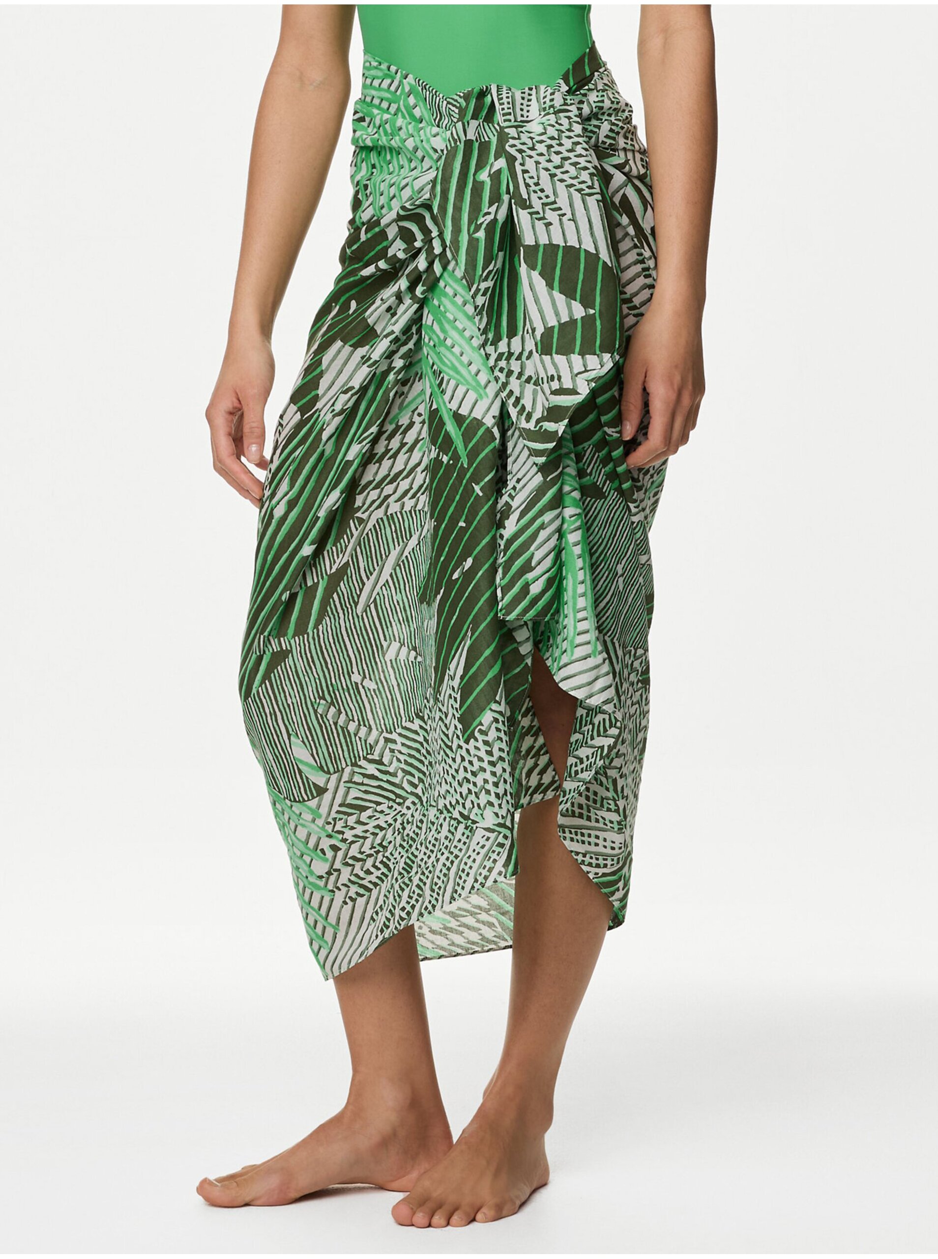 Levně Zelený dámský vzorovaný sarong Marks & Spencer