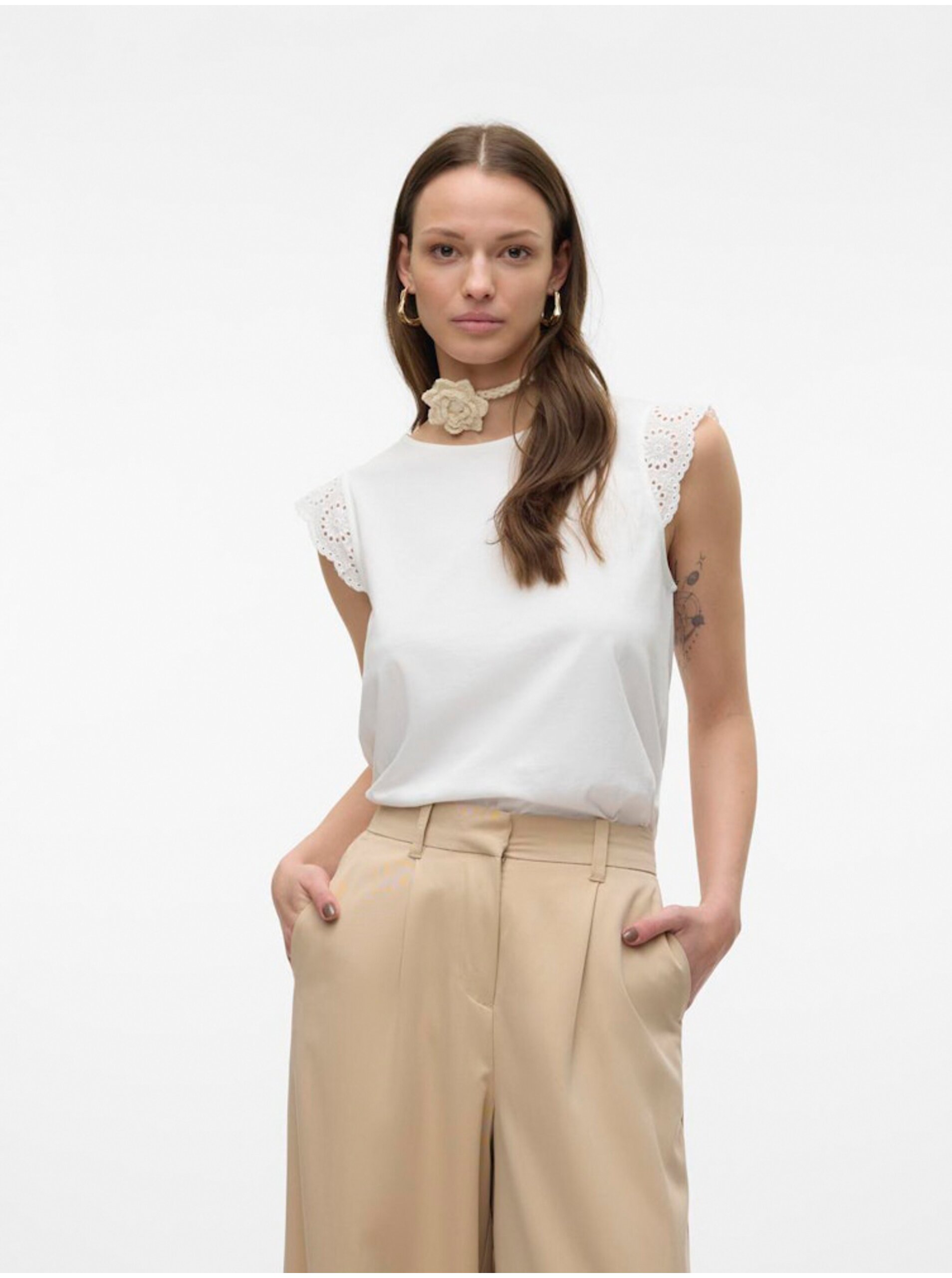 Lacno Biele dámske tričko s čipkou Vero Moda Emily