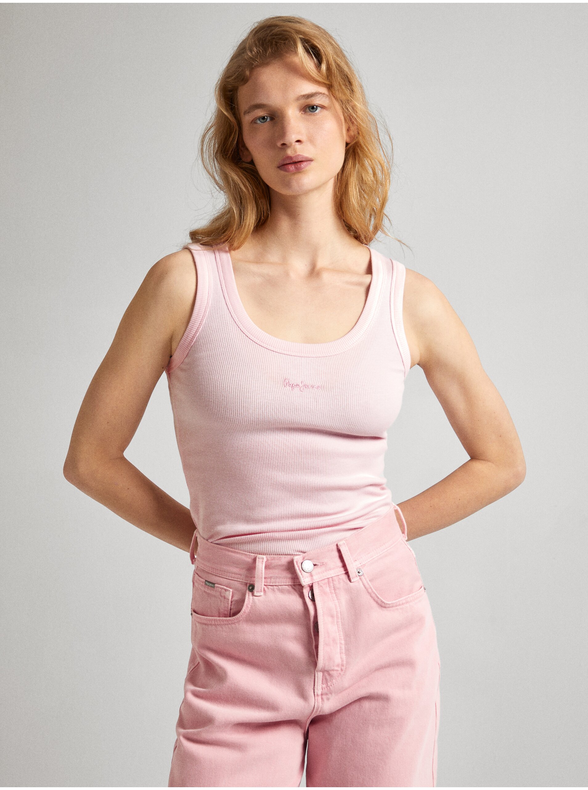 E-shop Světle růžové dámské tílko Pepe Jeans Lane