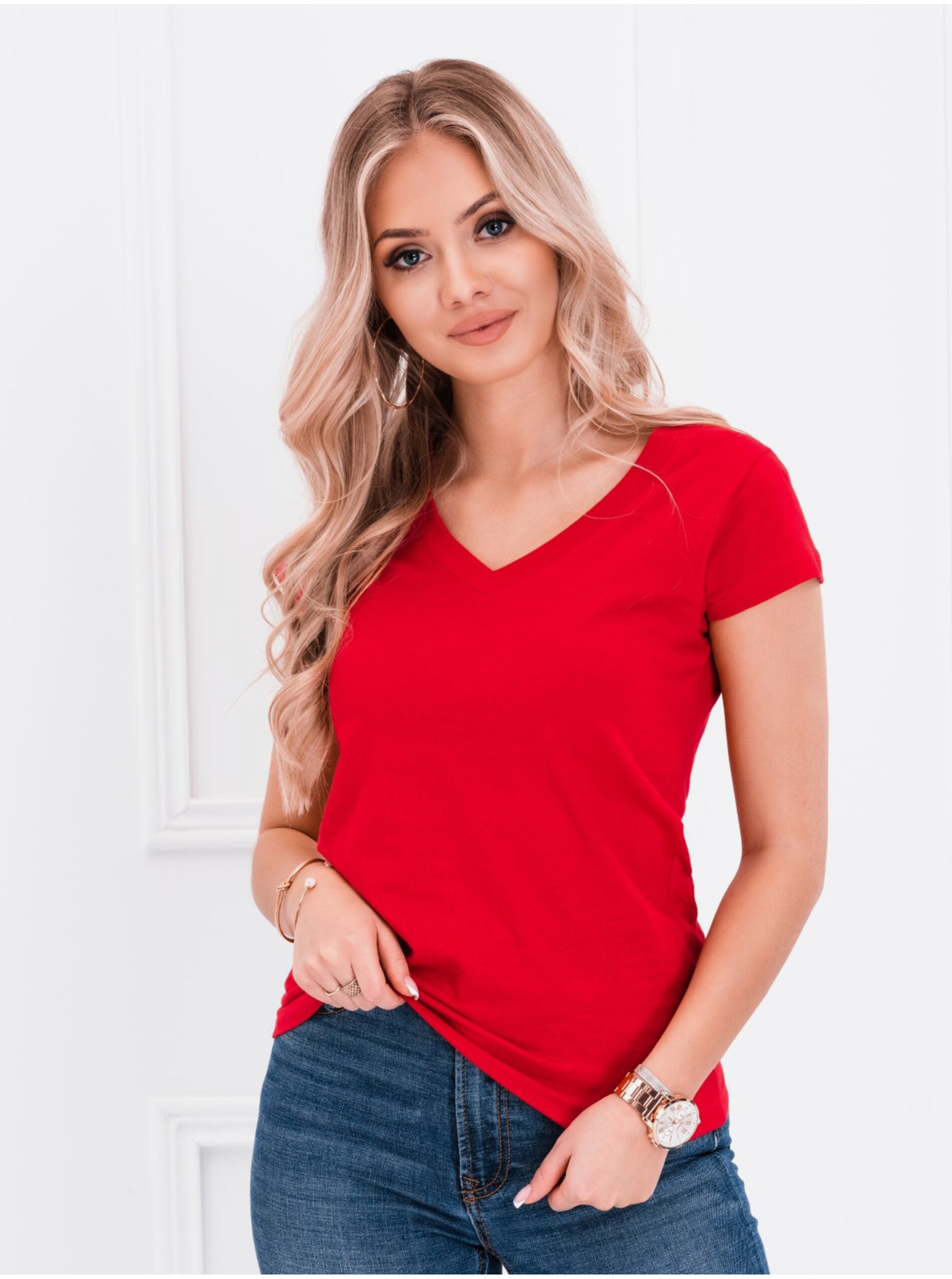 Levně Červené dámské basic tričko s véčkovým výstřihem Edoti