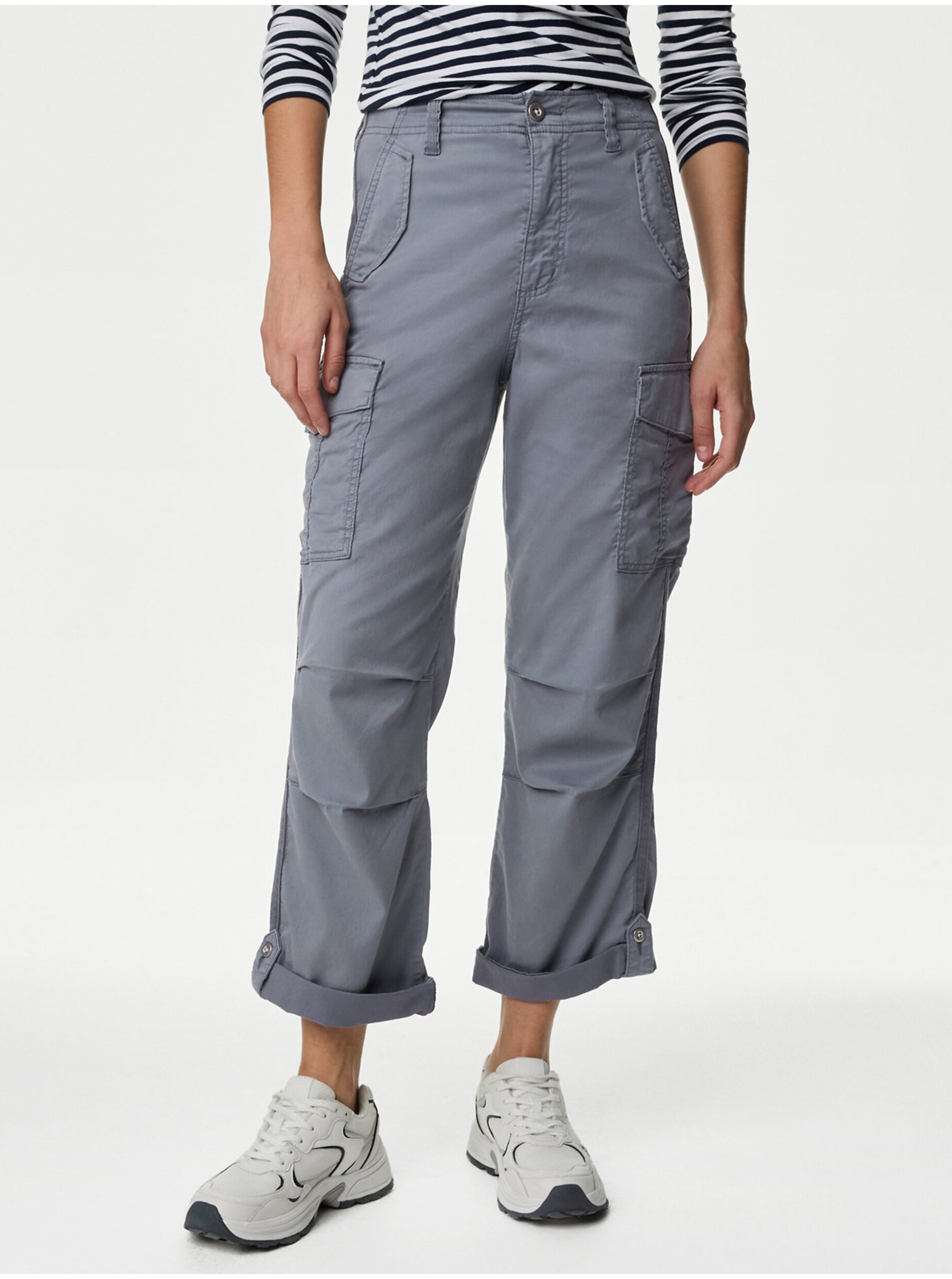 Levně Šedé dámské kapsáčové kalhoty zkráceného střihu Marks & Spencer