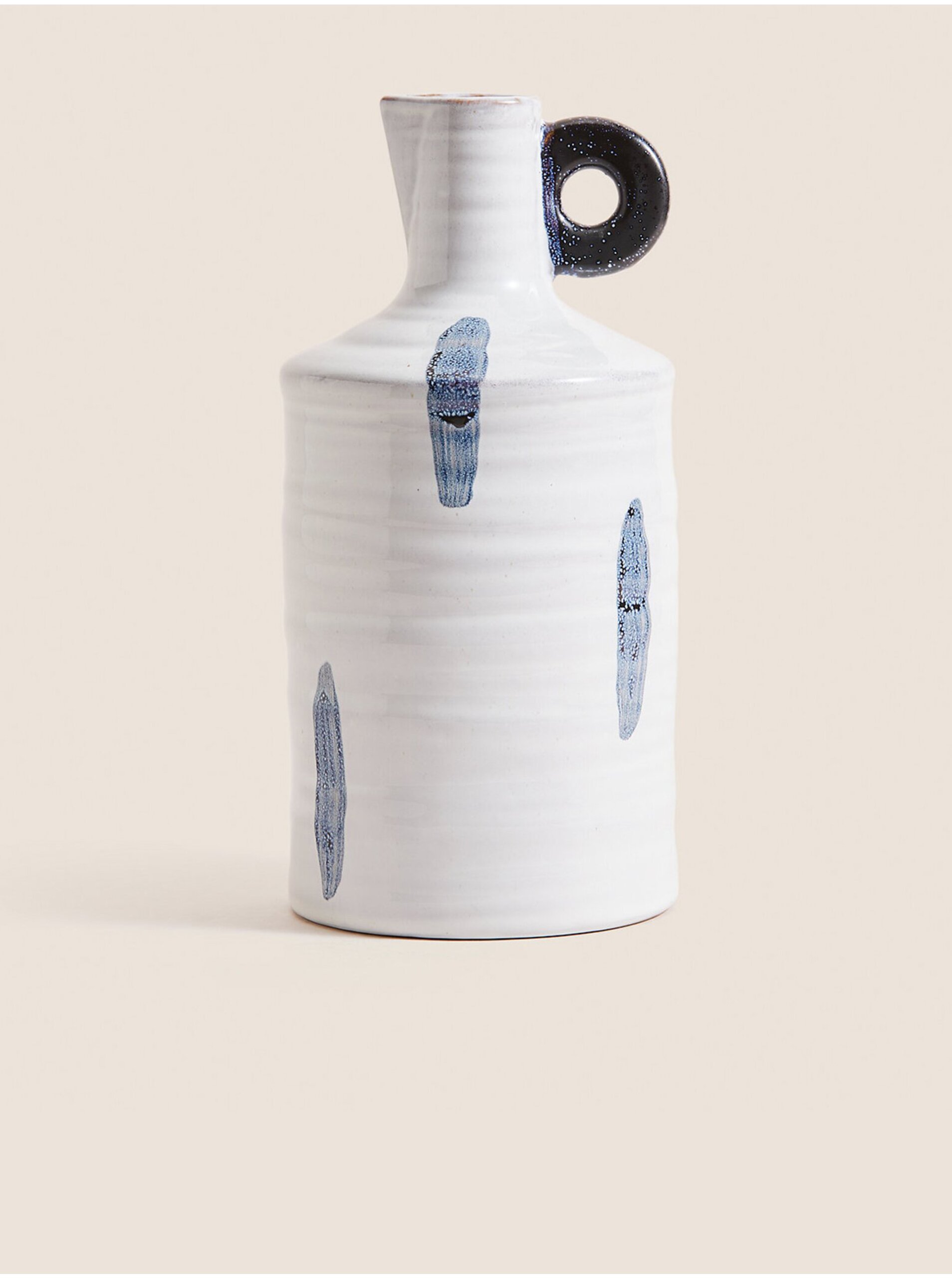 Levně Modro-bílá glazovaná keramická váza ve tvaru láhve Marks & Spencer