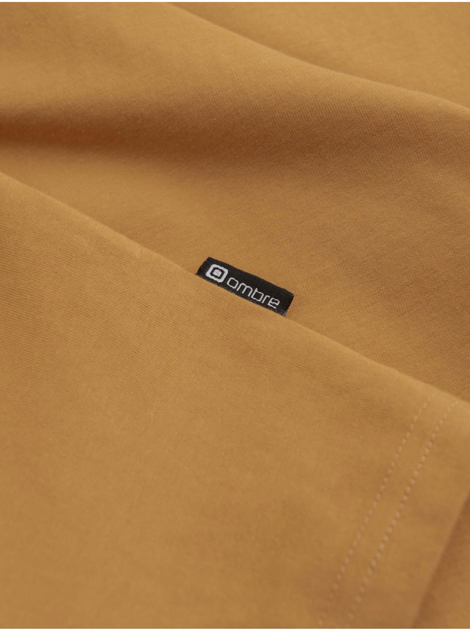 Hořčicové pánské basic tričko Ombre Clothing