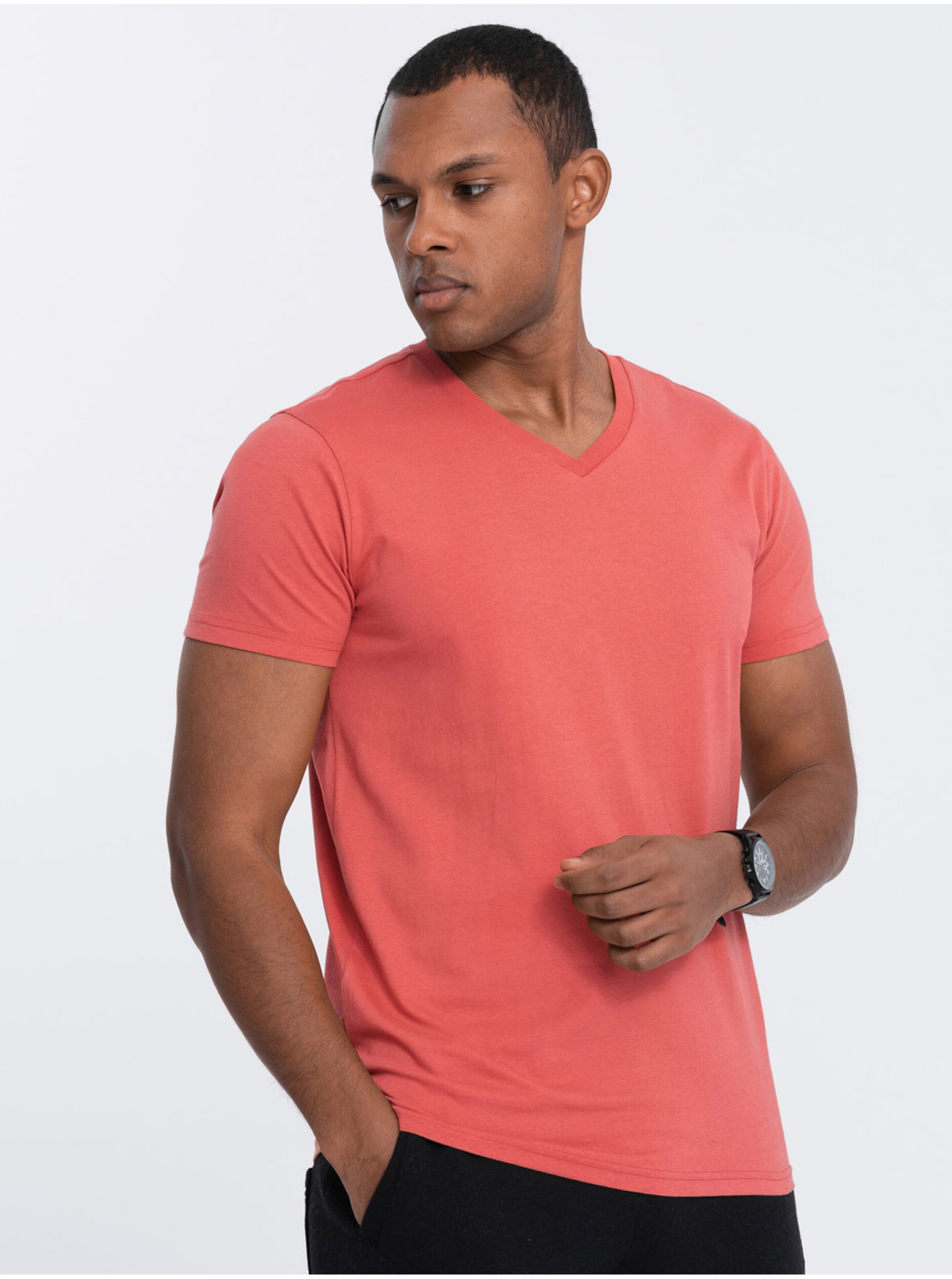 Levně Korálové pánské basic tričko s véčkovým výstřihem Ombre Clothing