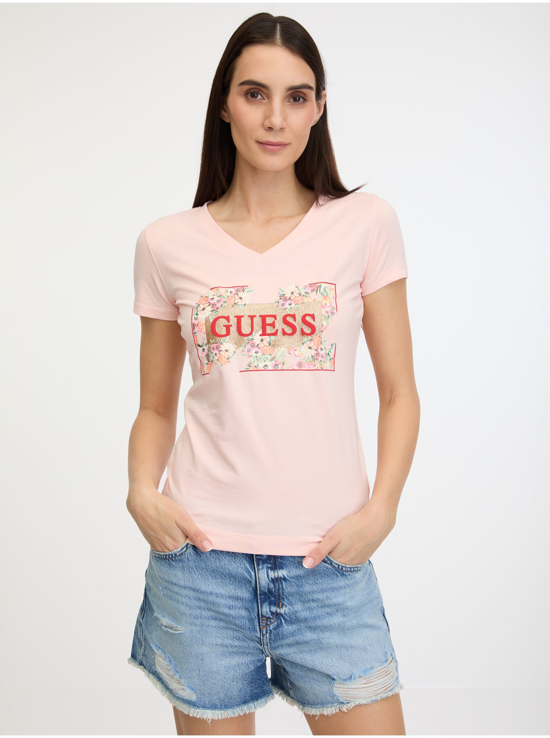 Levně Světle růžové dámské tričko Guess Logo Flowers