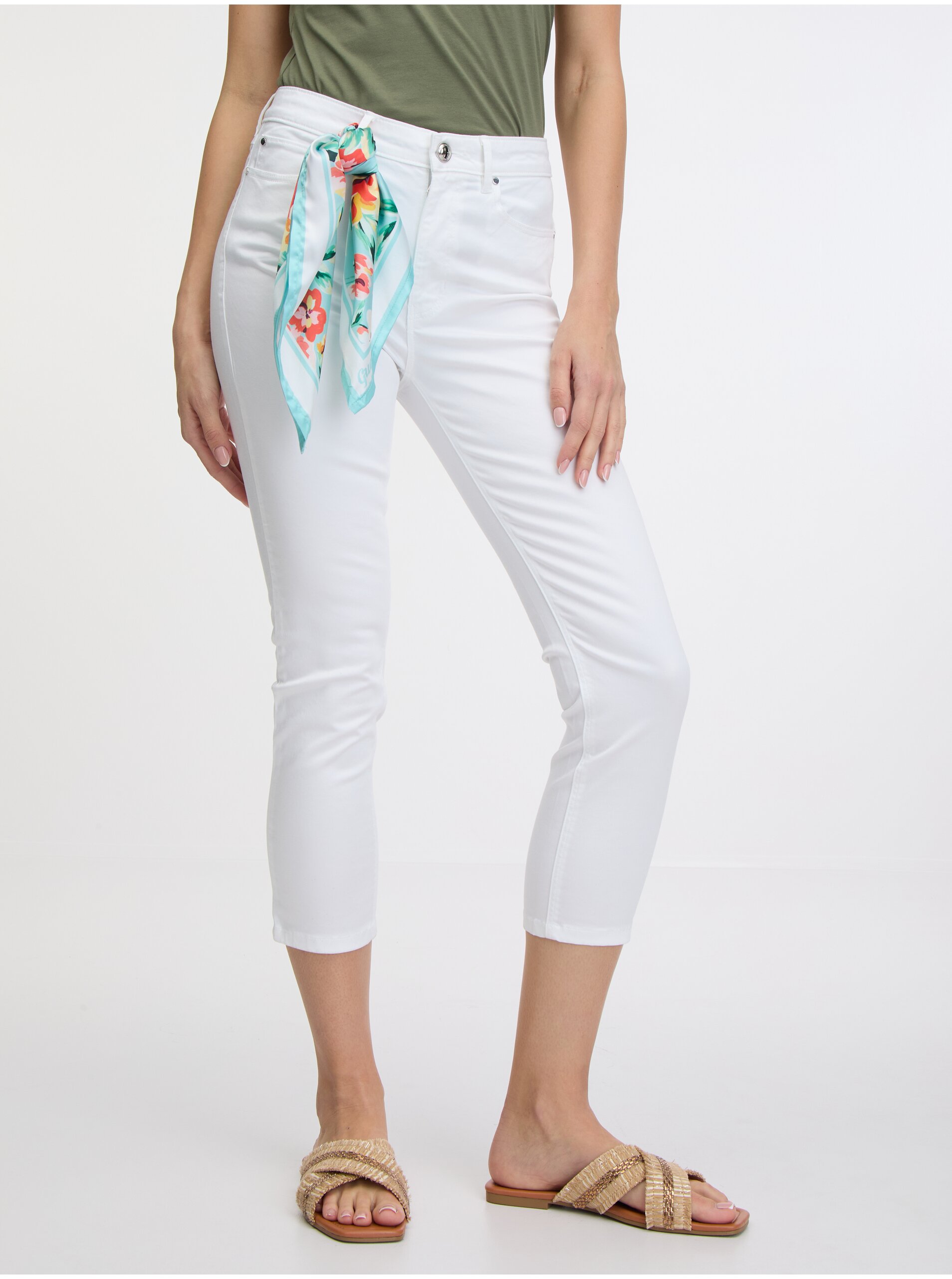 Lacno Biele dámske skinny fit džínsy so šatkou Guess 1981 Capri