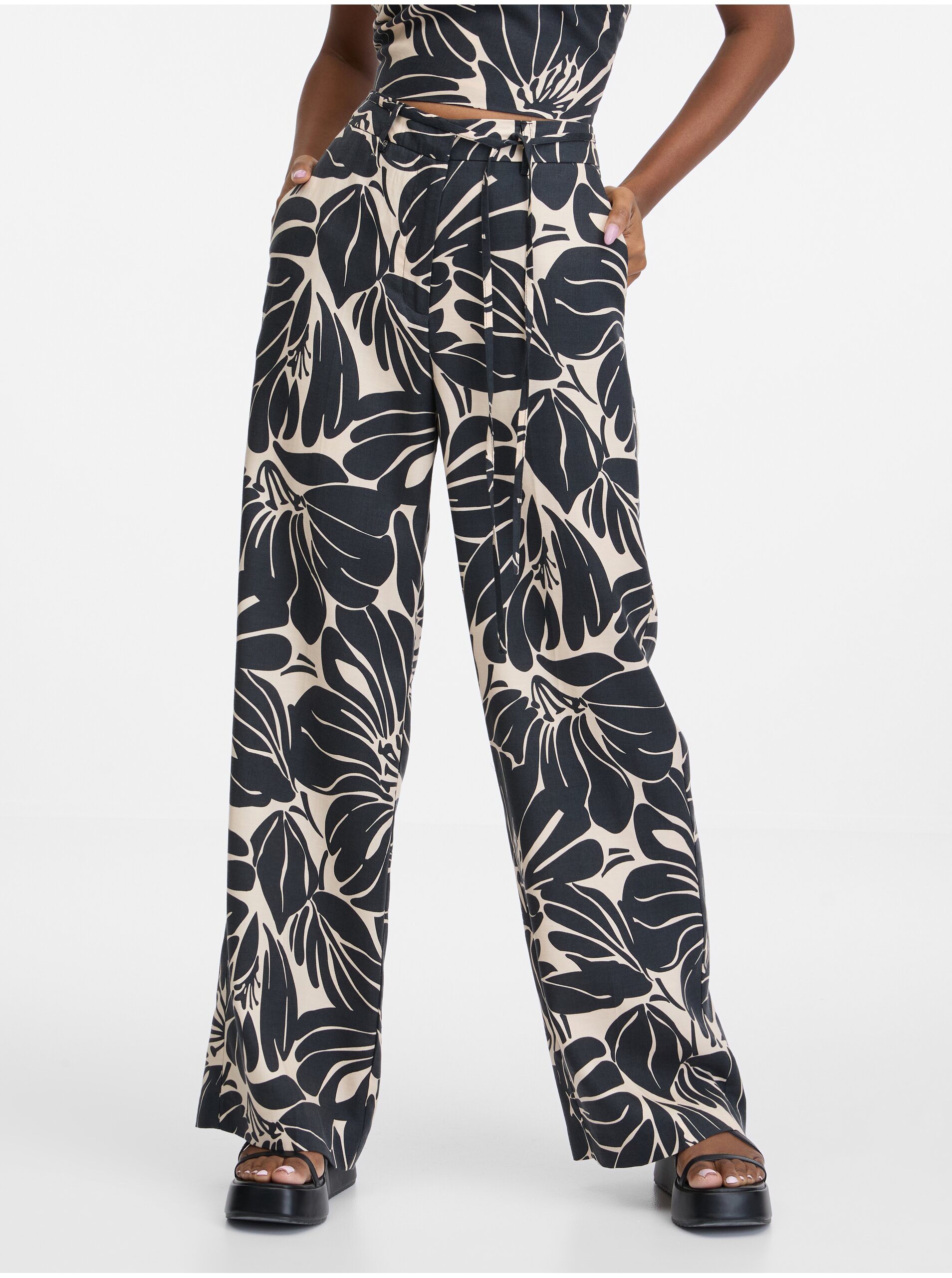 Levně Béžovo-černé dámské květované kalhoty s příměsí lnu ORSAY