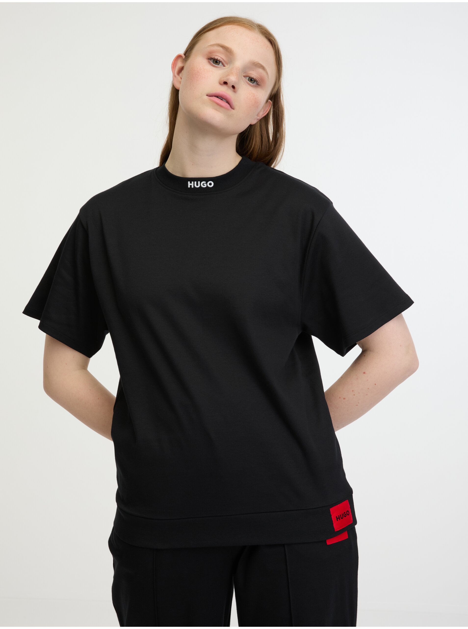Levně Černé dámské tričko HUGO Dina T-shirt