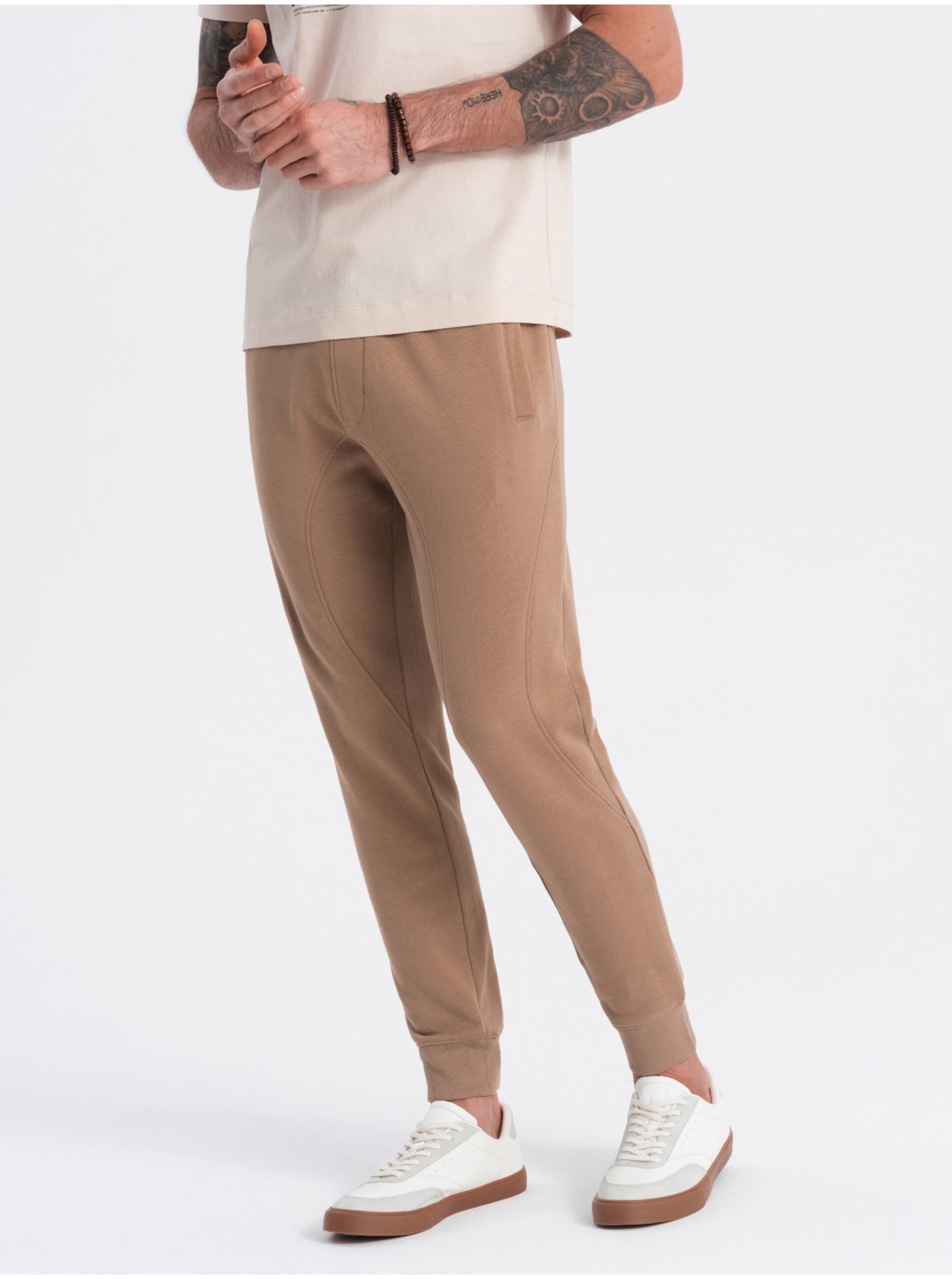 Levně Hnědé pánské tepláky jogger Ombre Clothing