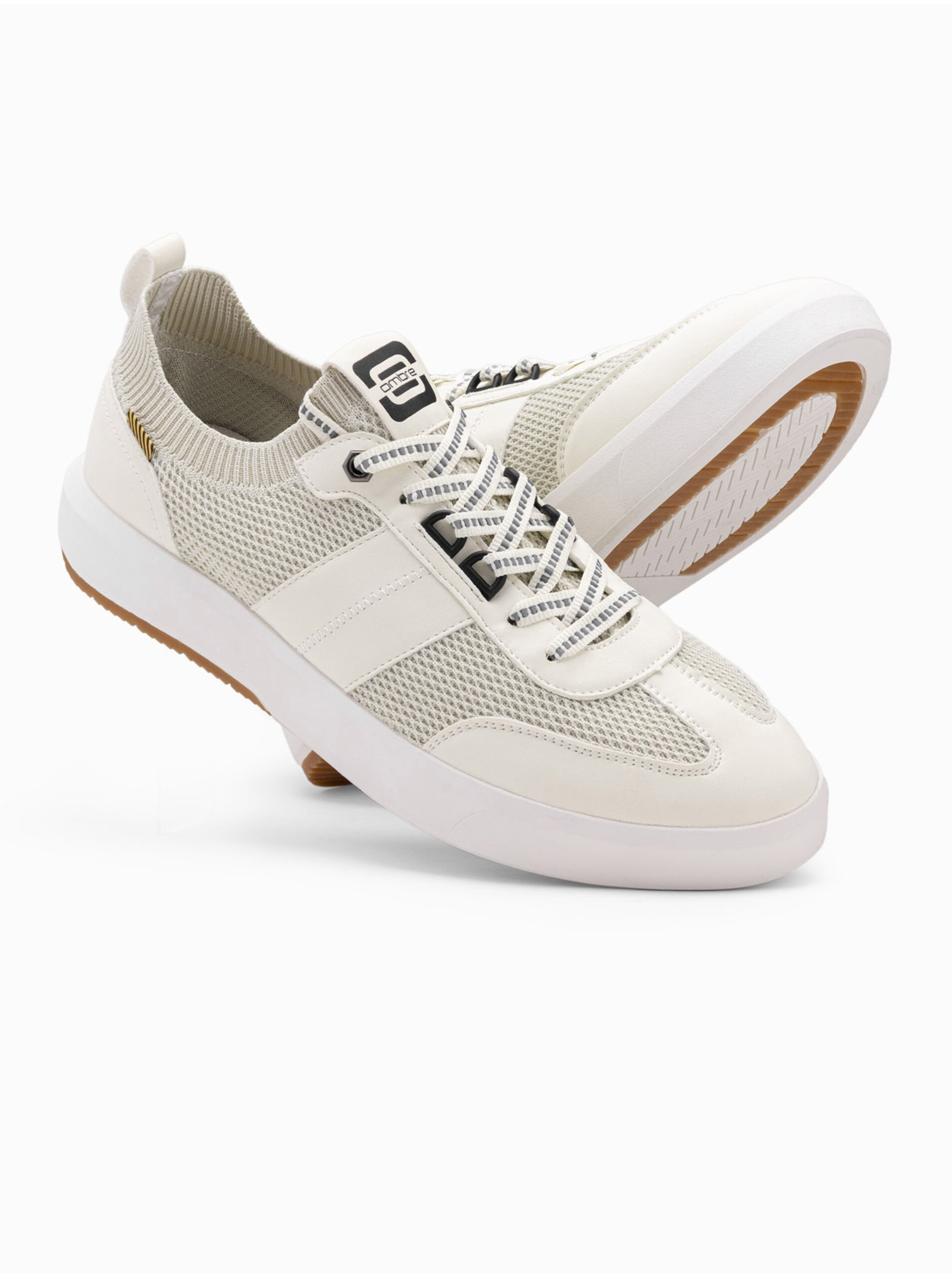 Levně Béžové pánské slip-on tenisky Ombre Clothing