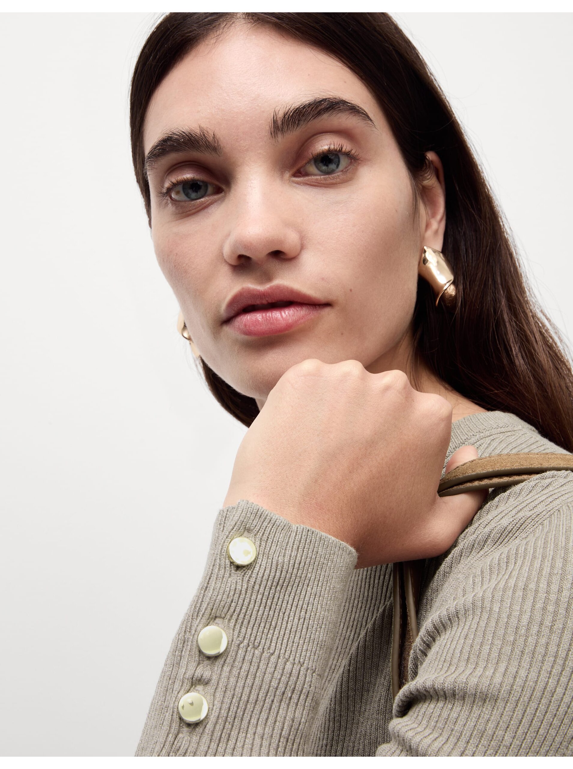 Žebrovaný svetr s výstřihem ke krku a ozdobnými knoflíky Marks & Spencer hnědá