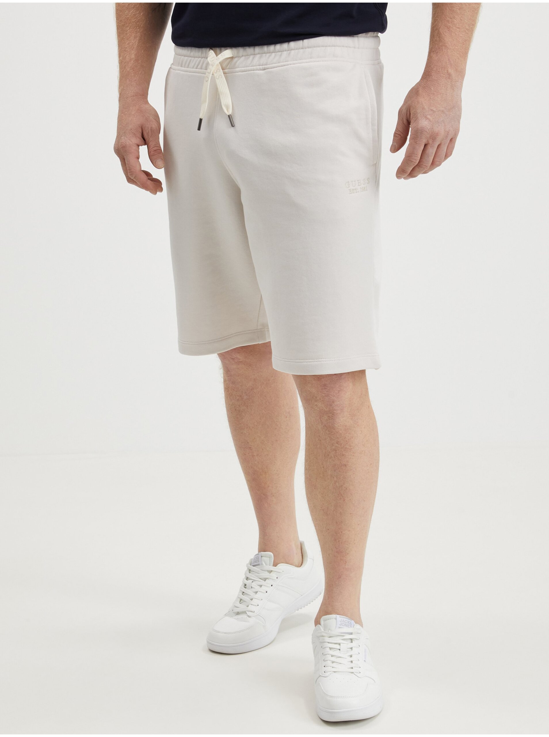Bílé pánské teplákové kraťasy Guess Clovis