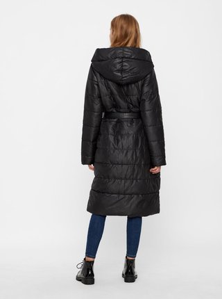 Čierny zimný prešívaný kabát s opaskom VERO MODA