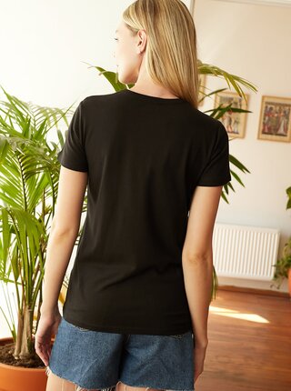 Čierne vzorované tričko Trendyol