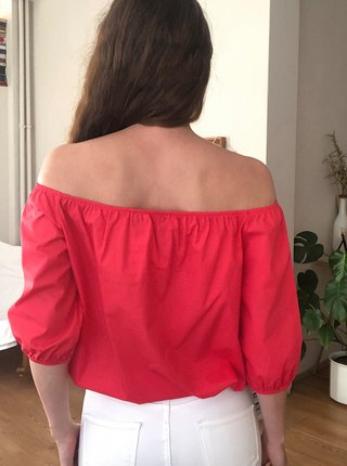 Červená blúzka s odhalenými ramenami Trendyol