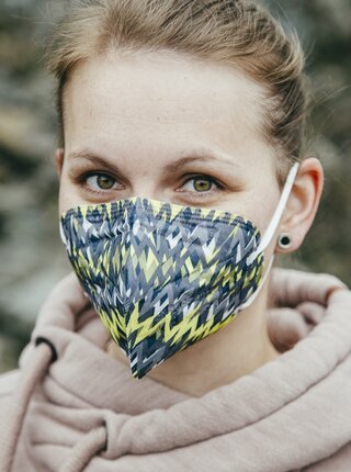 Šedý vzorovaný respirátor FFP2 s nanomembránou Respirátory