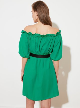 Zelené šaty s odhalenými ramenami Trendyol