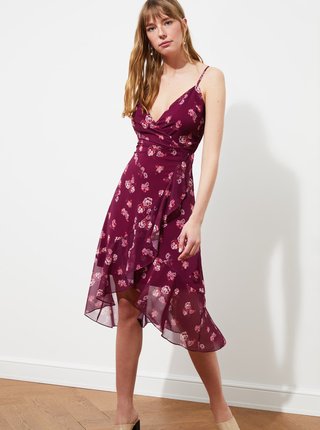 Fialové kvetované šaty s volánmi Trendyol