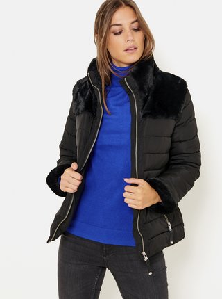 Čierna zimná prešívaná bunda s kožušinovým limcom CAMAIEU