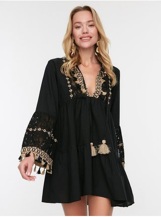 Čierne dámske šaty s ozdobnými detailmi Trendyol