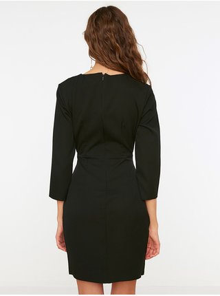 Čierne puzdrové šaty s prestrihom Trendyol