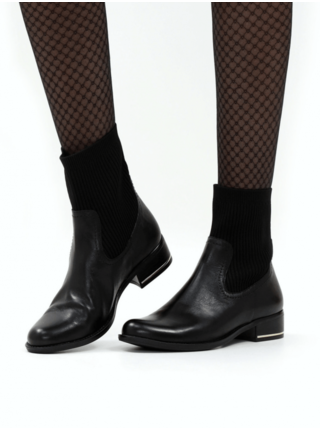 Černé dámské kožené kotníkové boty Caprice